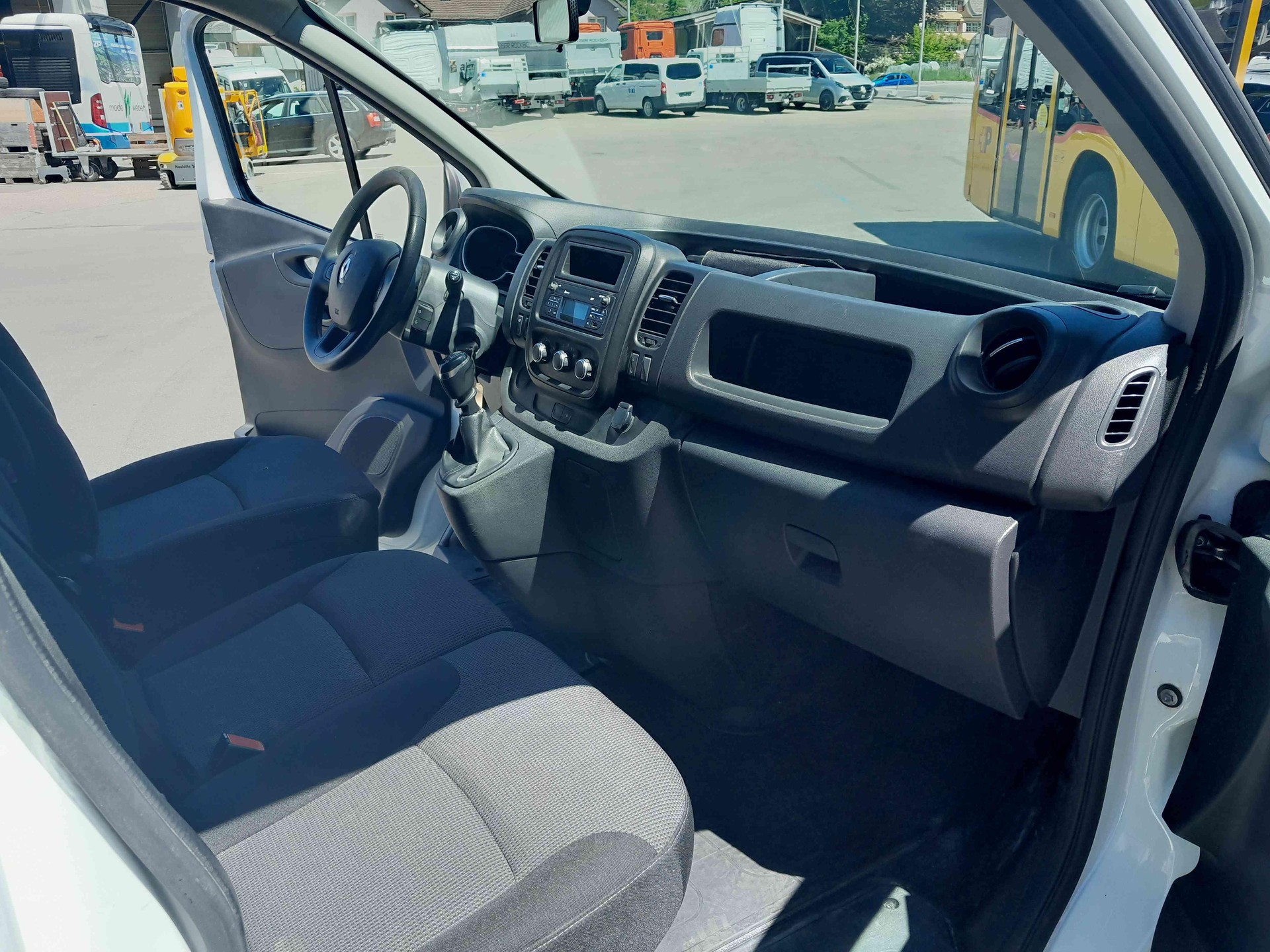RENAULT Trafic Kaw. 2.9 t L1 H1 2.5 dCi 146 DPF-image-12
