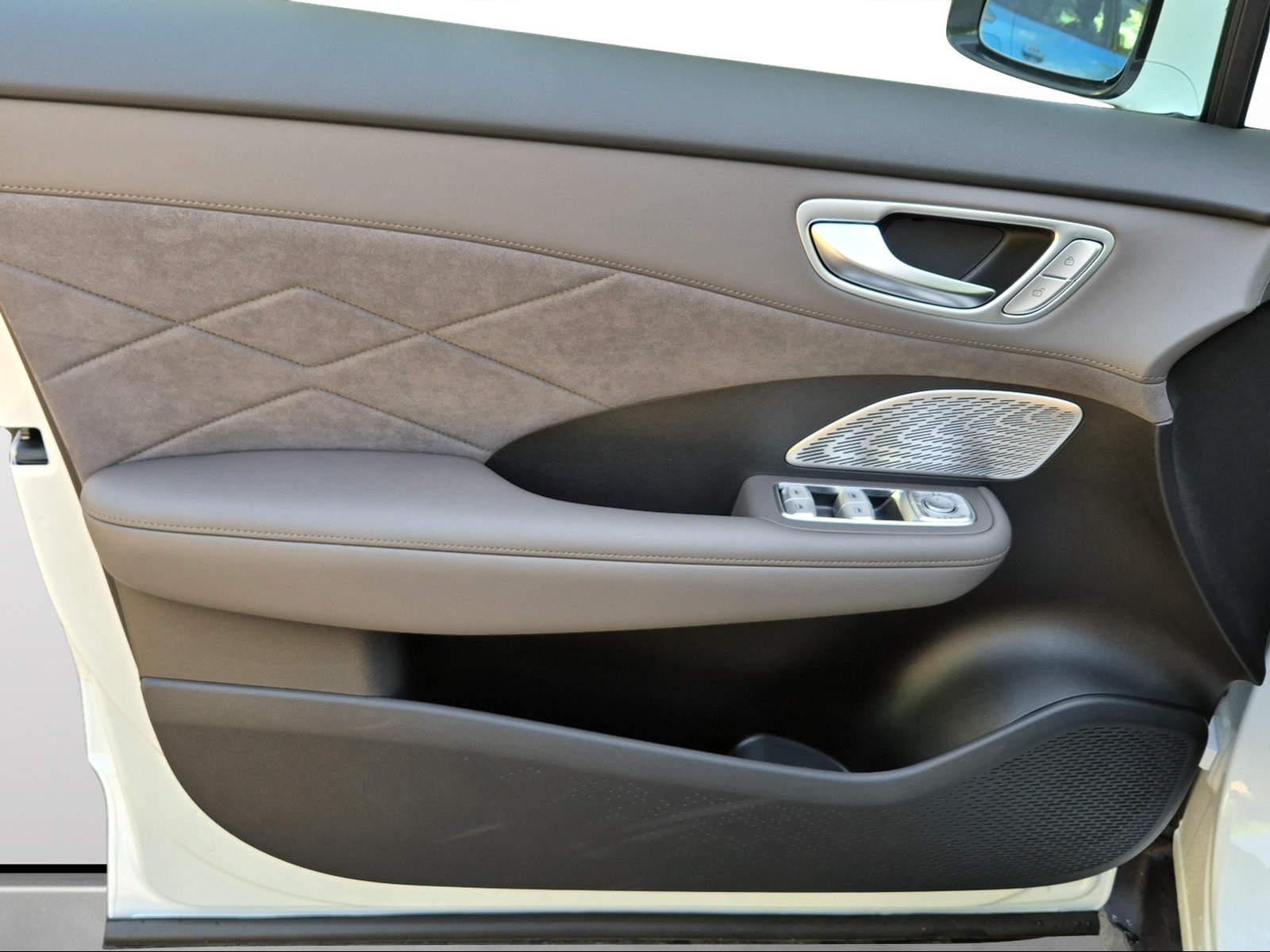 MG S6 EV 77 kWh Luxury 4WD-image-6