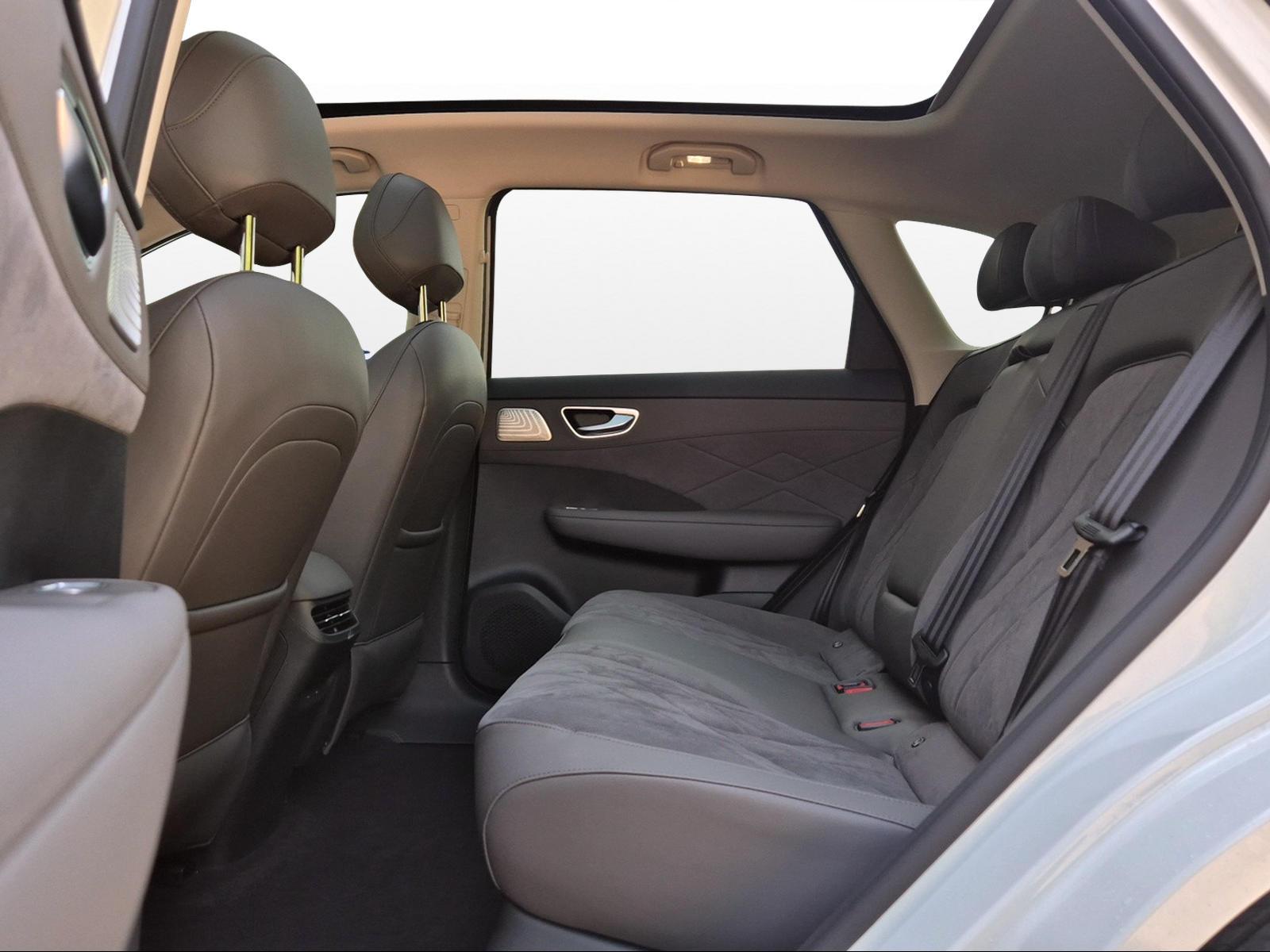 MG S6 EV 77 kWh Luxury 4WD-image-12