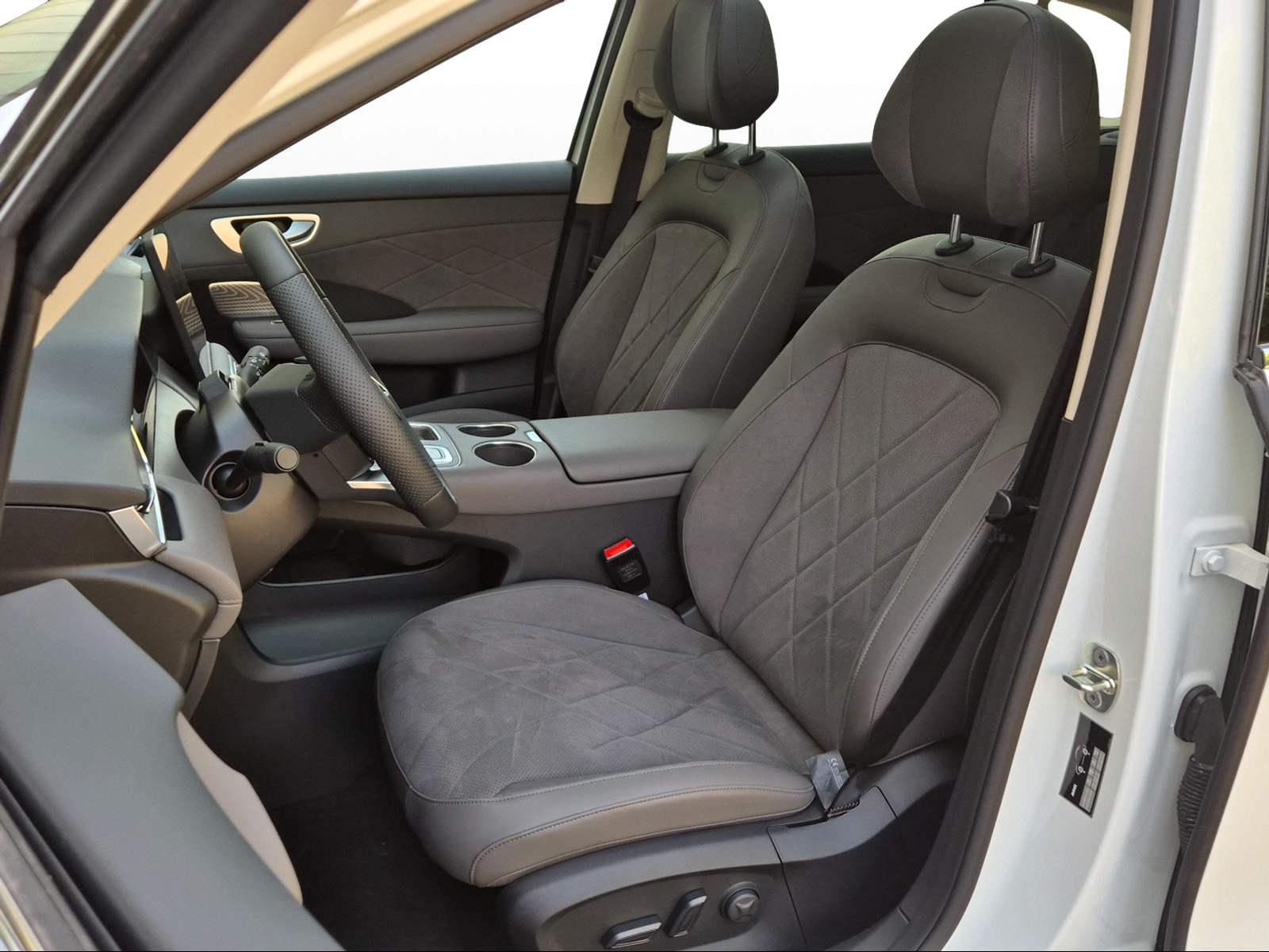 MG S6 EV 77 kWh Luxury 4WD-image-8