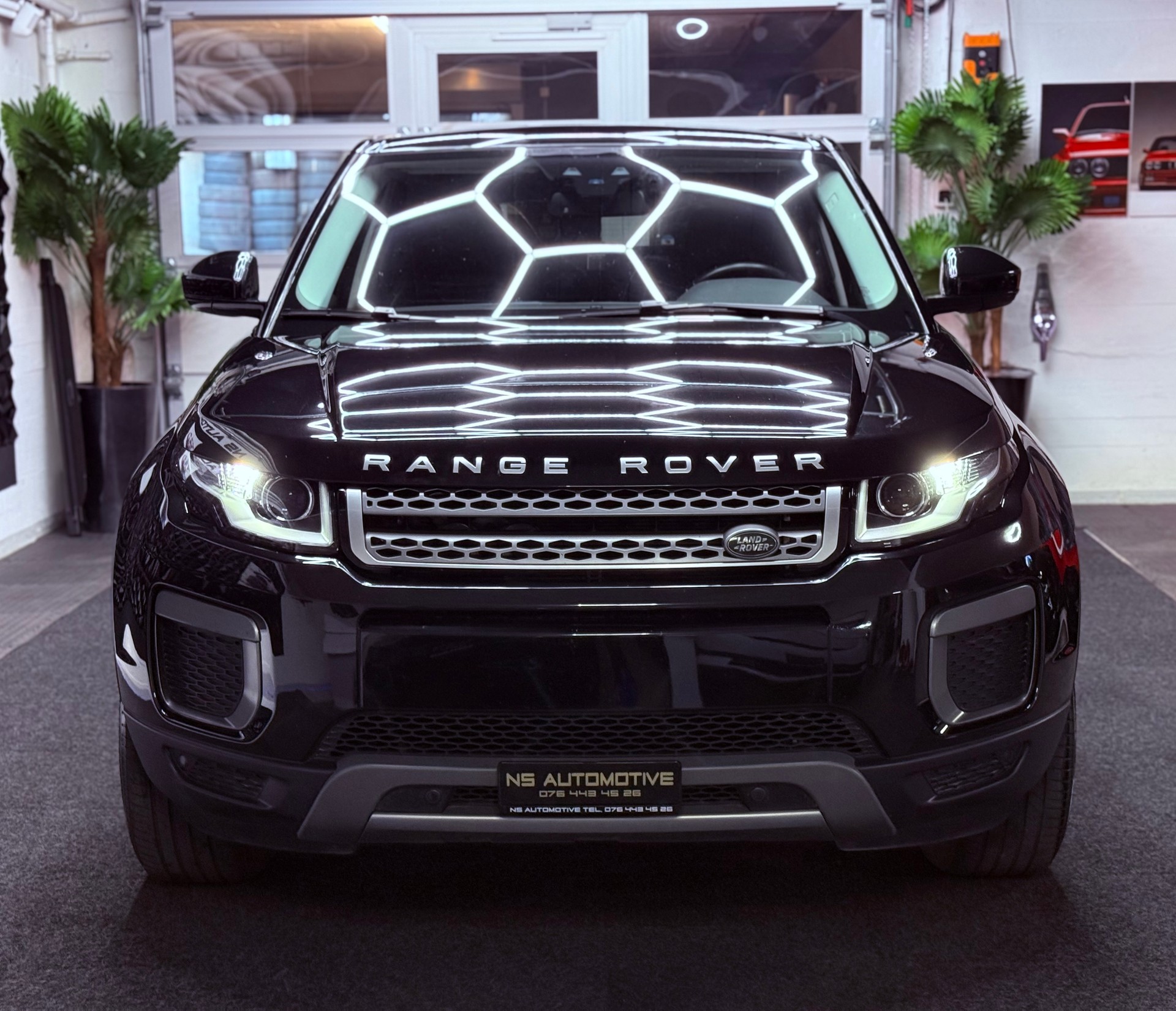 LAND ROVER Range Rover Evoque 2.0 TD4 SE AT9-showroom-element-1