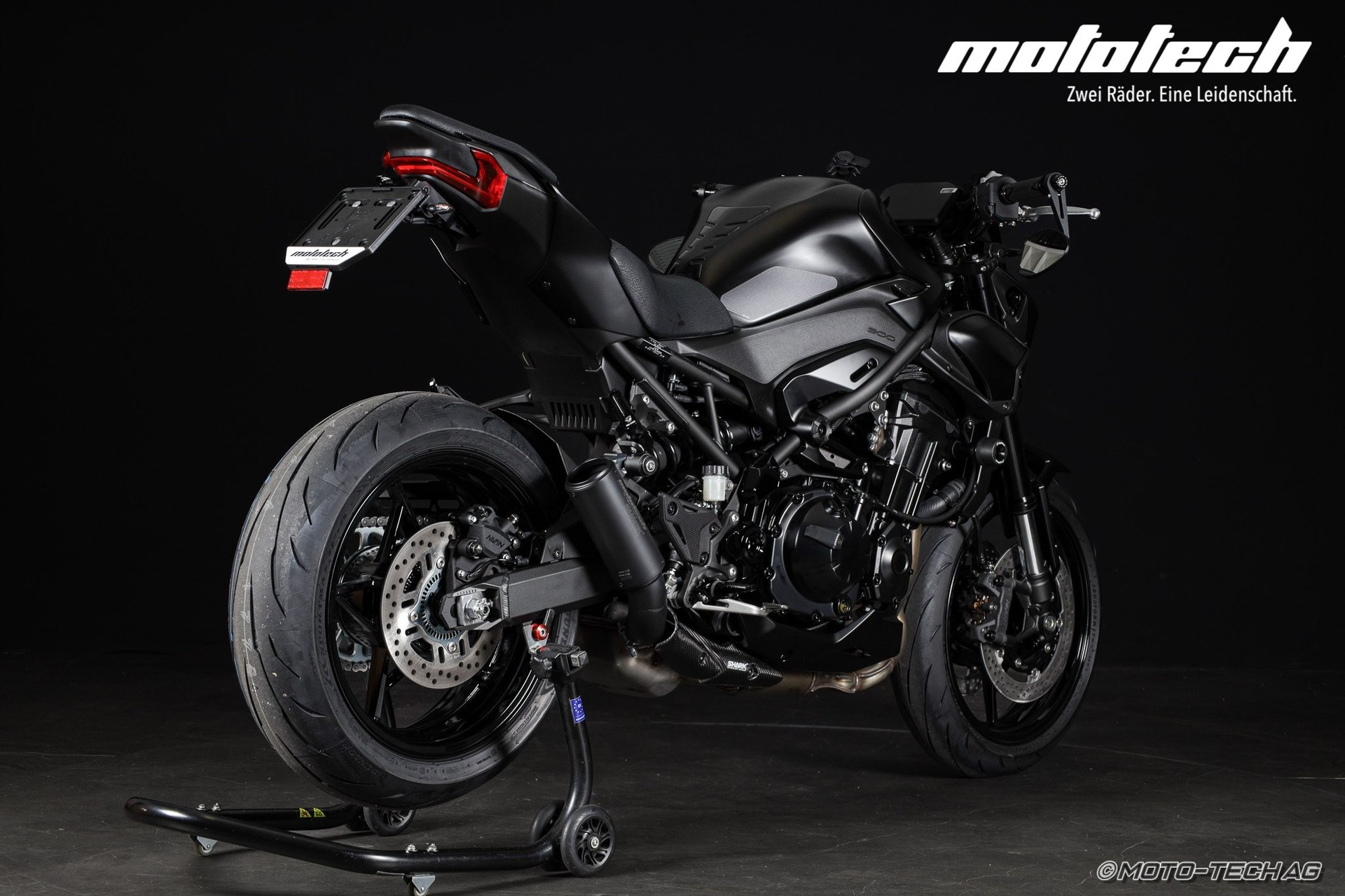 KAWASAKI Z 900 MY25 (35 / 91kW) STAGE 1 BLACK EDITION-showroom-element-2