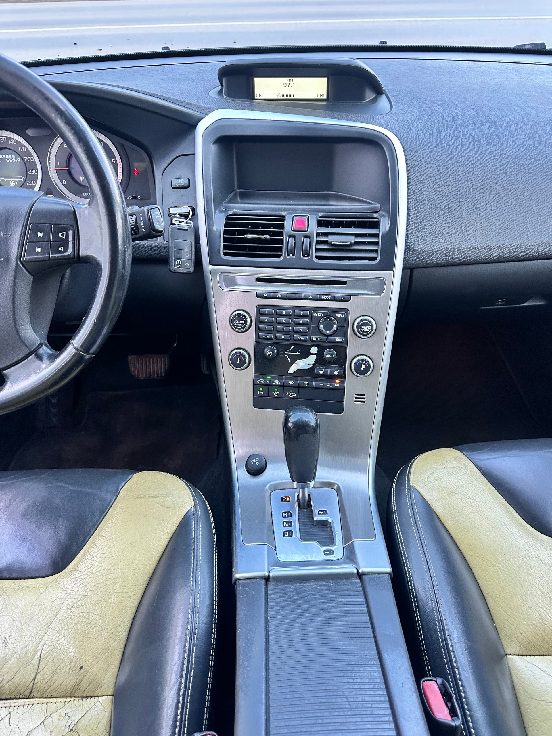 VOLVO XC60 D5 AWD Momentum Geartronic-image-12