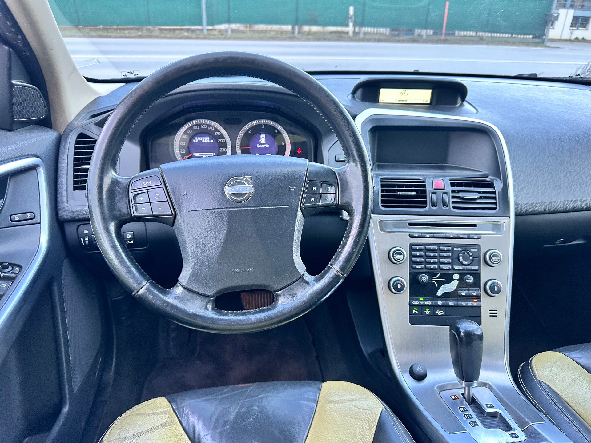 VOLVO XC60 D5 AWD Momentum Geartronic-image-11