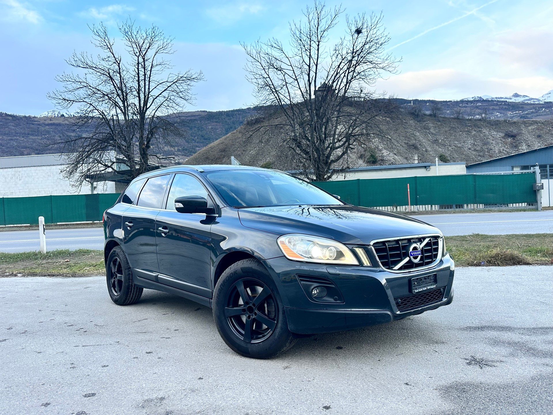 VOLVO XC60 D5 AWD Momentum Geartronic-image-1