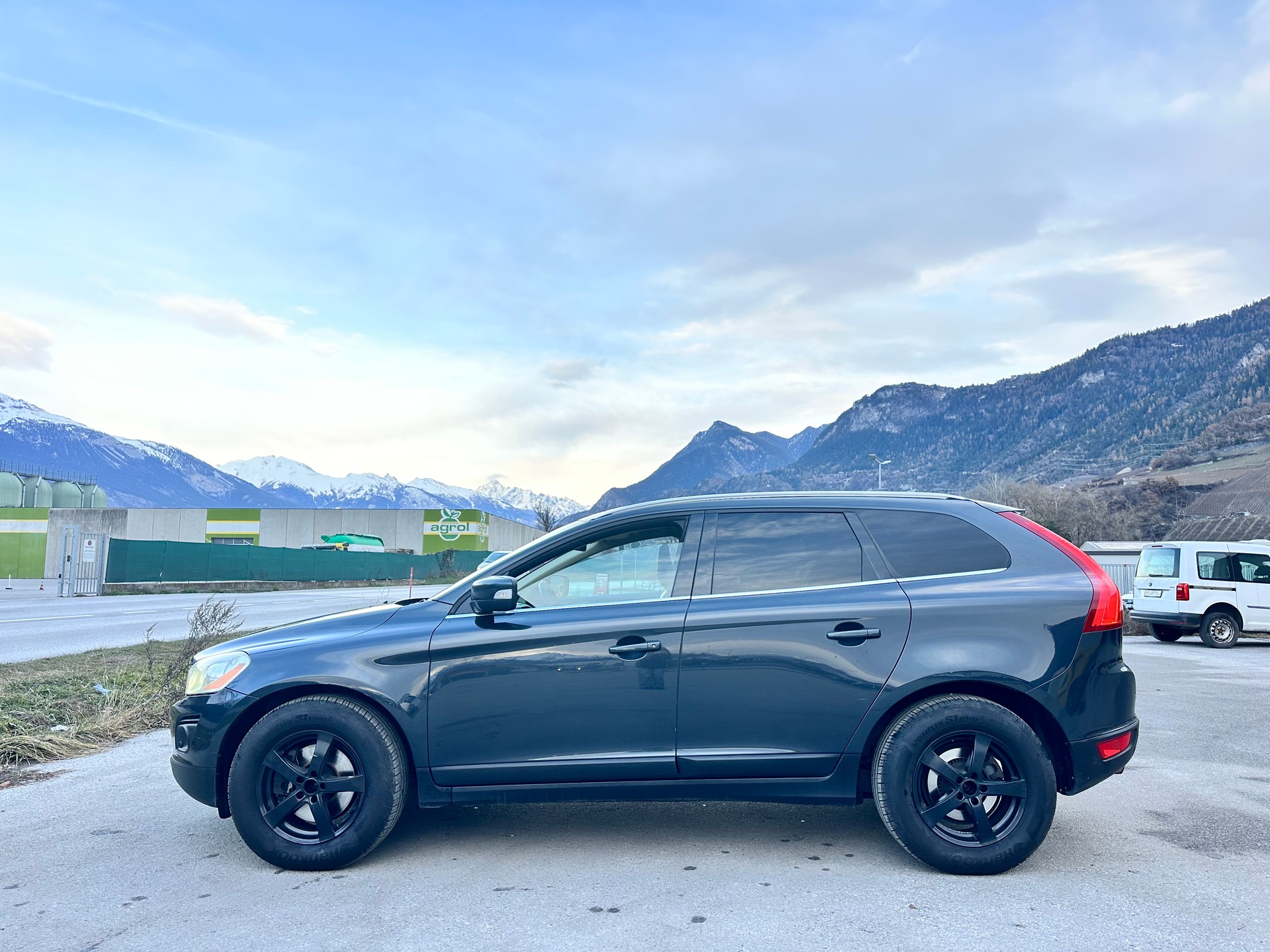 VOLVO XC60 D5 AWD Momentum Geartronic-image-5