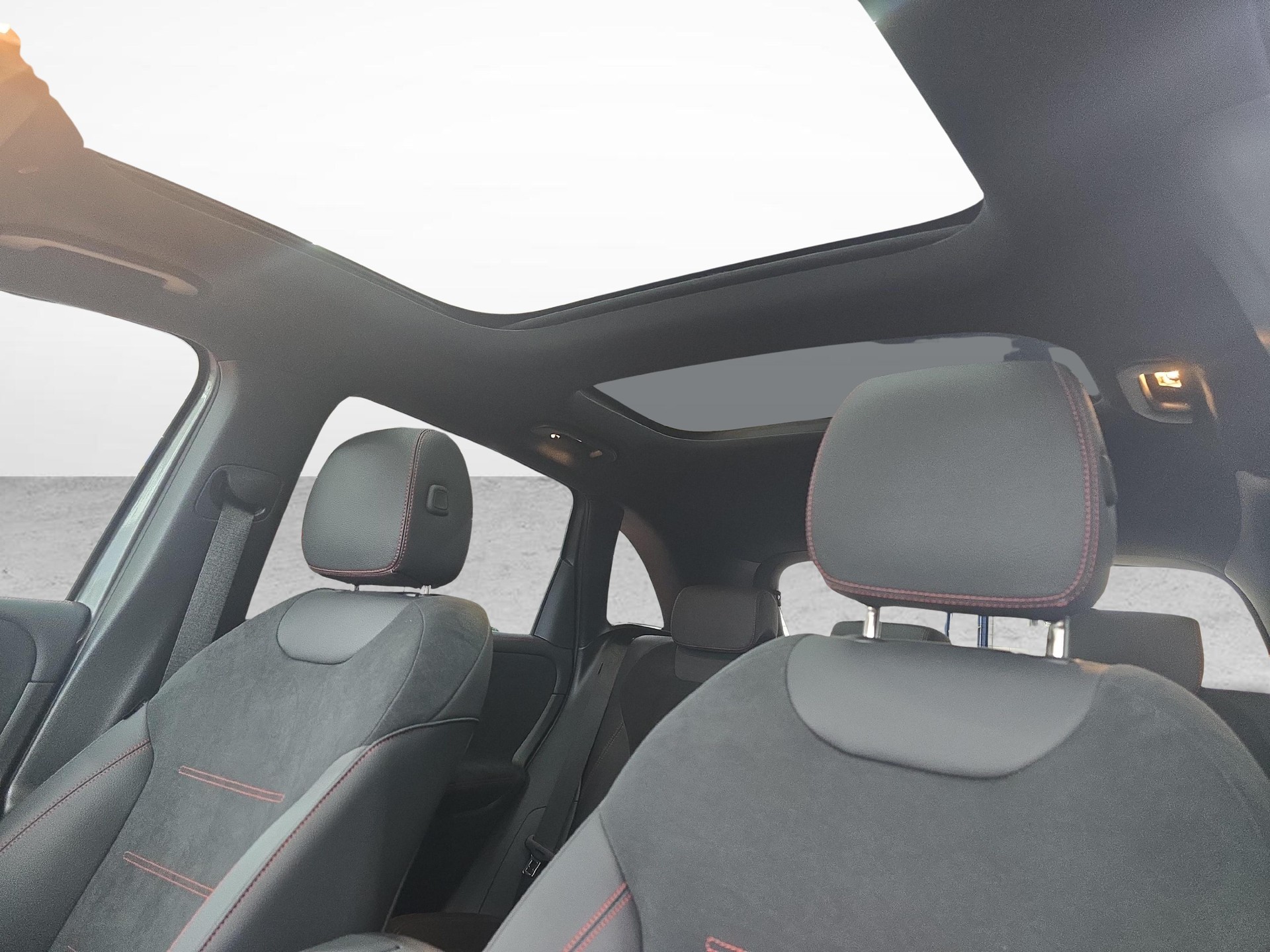 MERCEDES-BENZ B 250 e EQ Star AMG Line-image-9