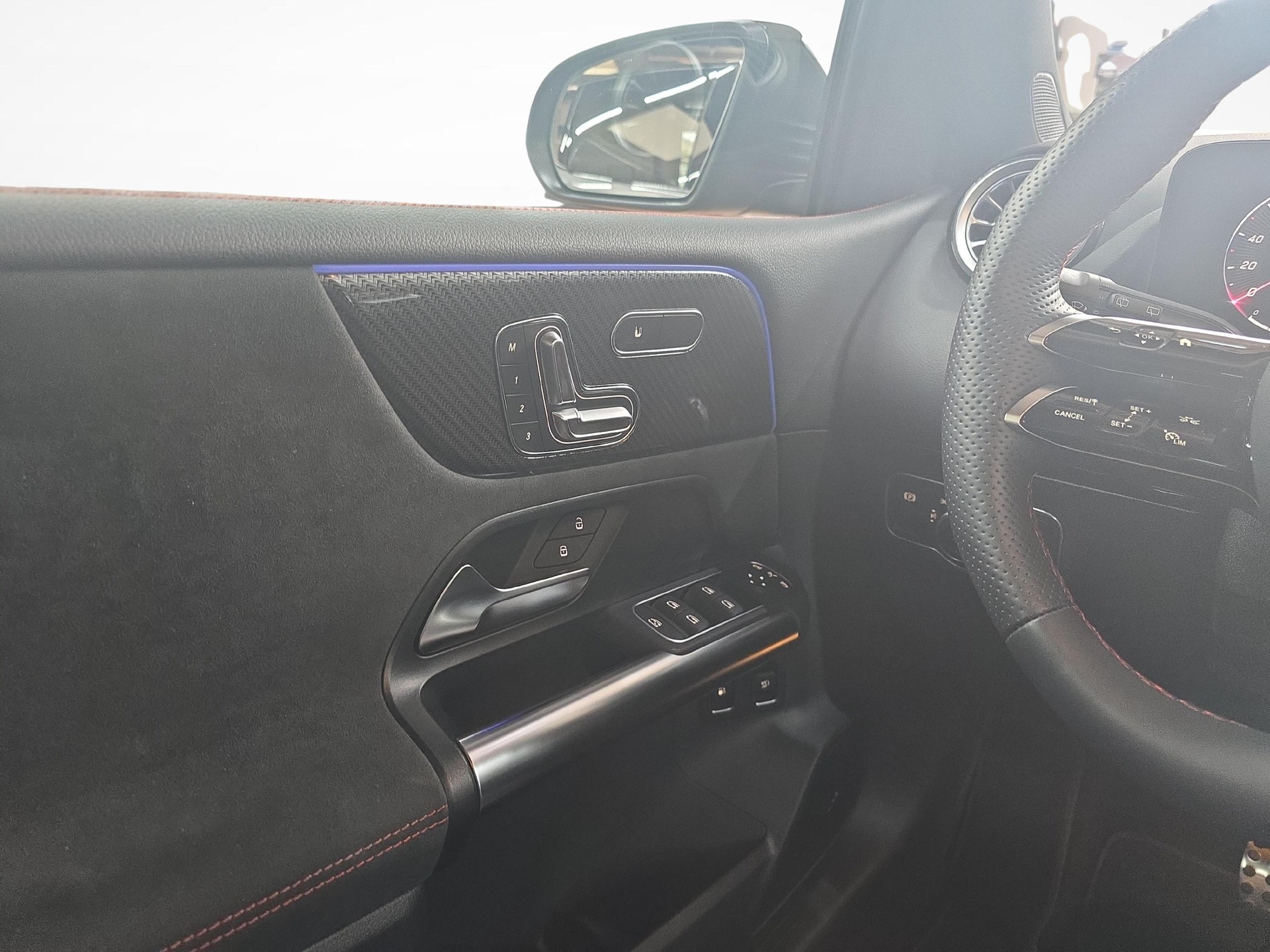 MERCEDES-BENZ B 250 e EQ Star AMG Line-image-7