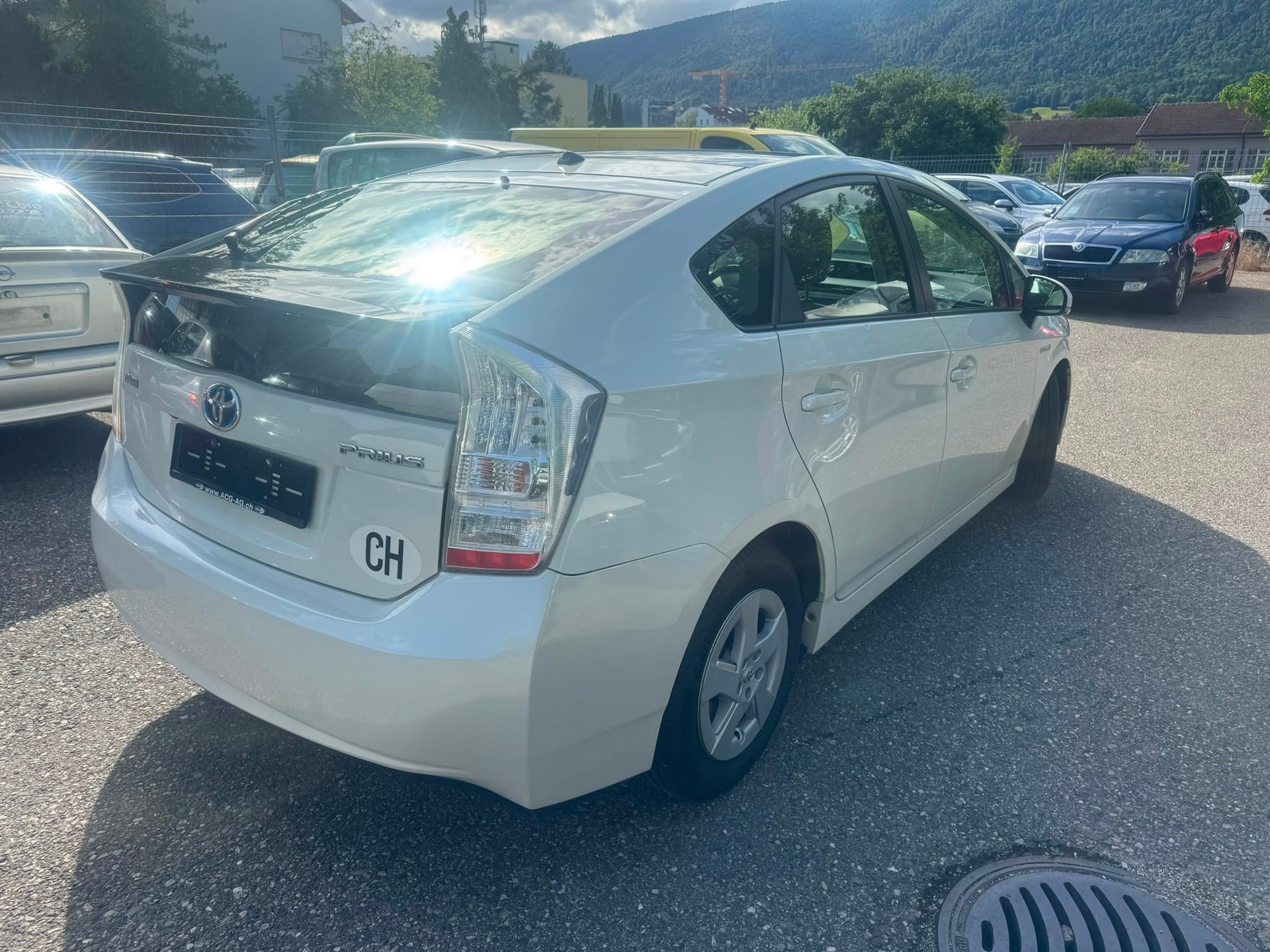 TOYOTA Prius 1.8 16V HSD Sol ** Navigationssystem ** RF-Kamera ** Head UP Display ** PDC Vorne ** Frisch Ab MFK & Service **-image-4