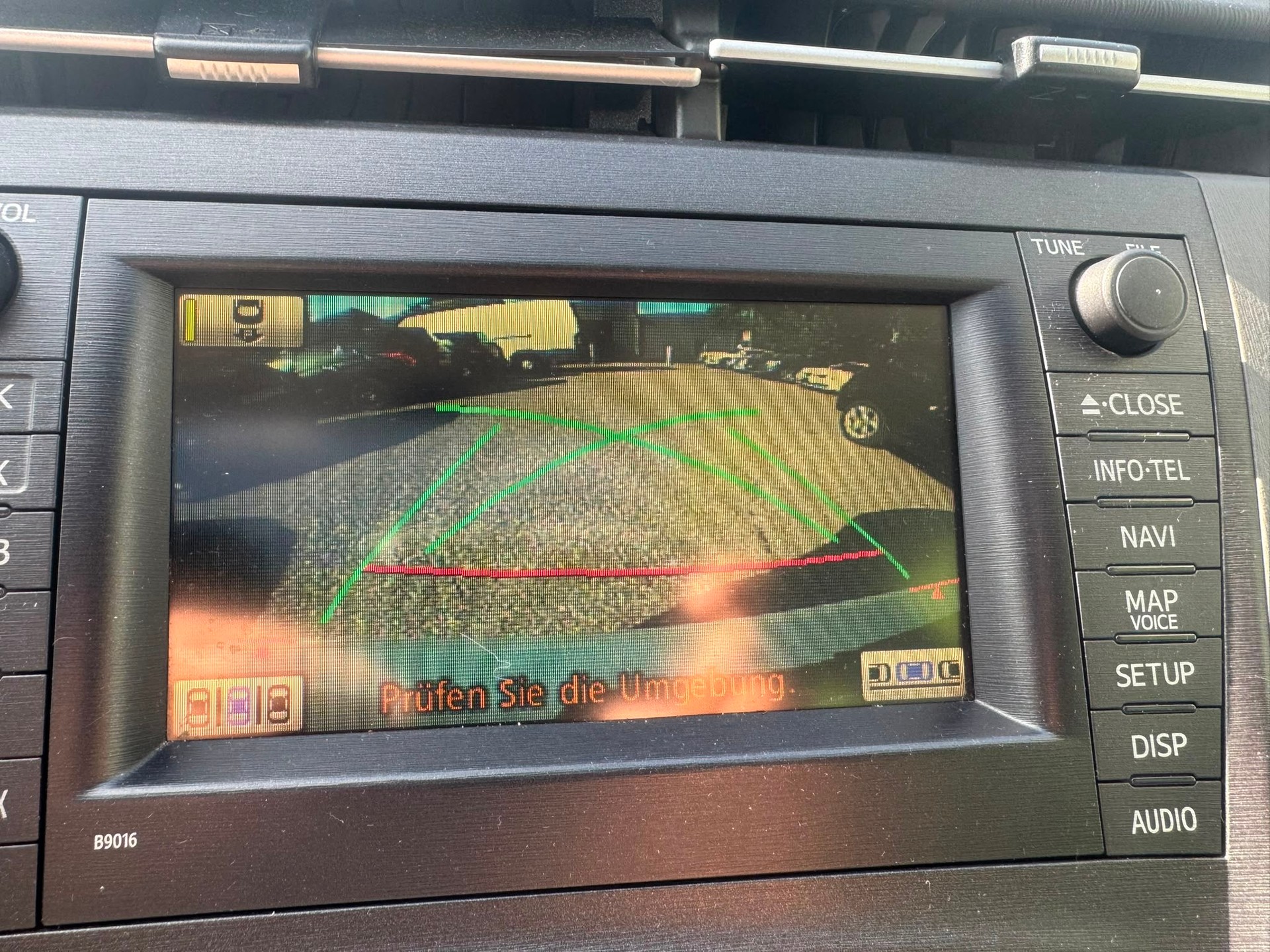 TOYOTA Prius 1.8 16V HSD Sol ** Navigationssystem ** RF-Kamera ** Head UP Display ** PDC Vorne ** Frisch Ab MFK & Service **-image-7