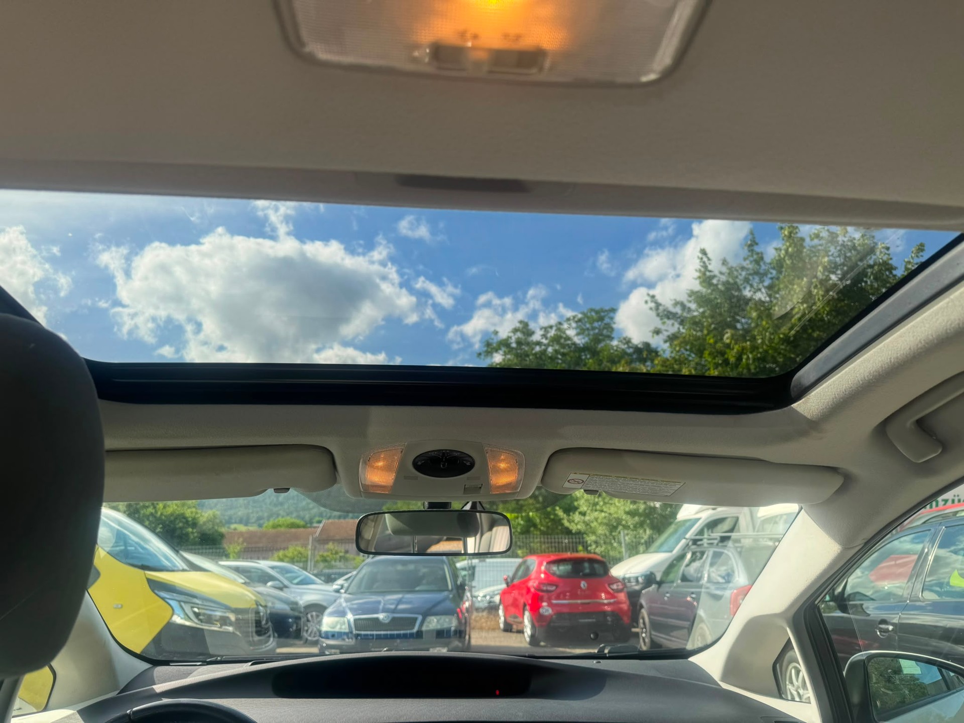 TOYOTA Prius 1.8 16V HSD Sol ** Navigationssystem ** RF-Kamera ** Head UP Display ** PDC Vorne ** Frisch Ab MFK & Service **-image-8