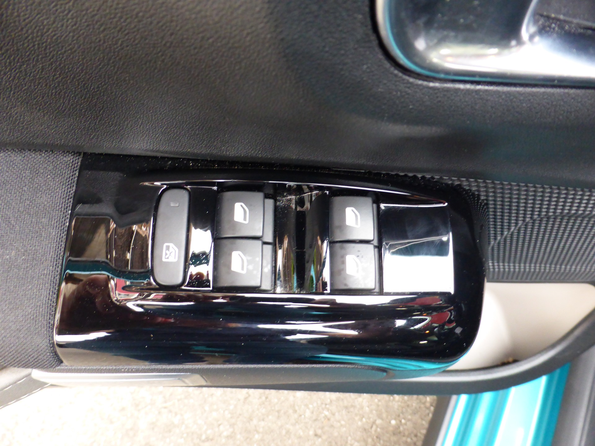 CITROEN C3 1.2i PureTech Swiss Edition-image-14