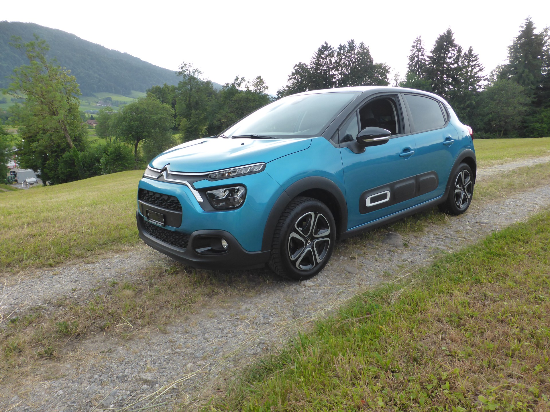 CITROEN C3 1.2i PureTech Swiss Edition-image-1