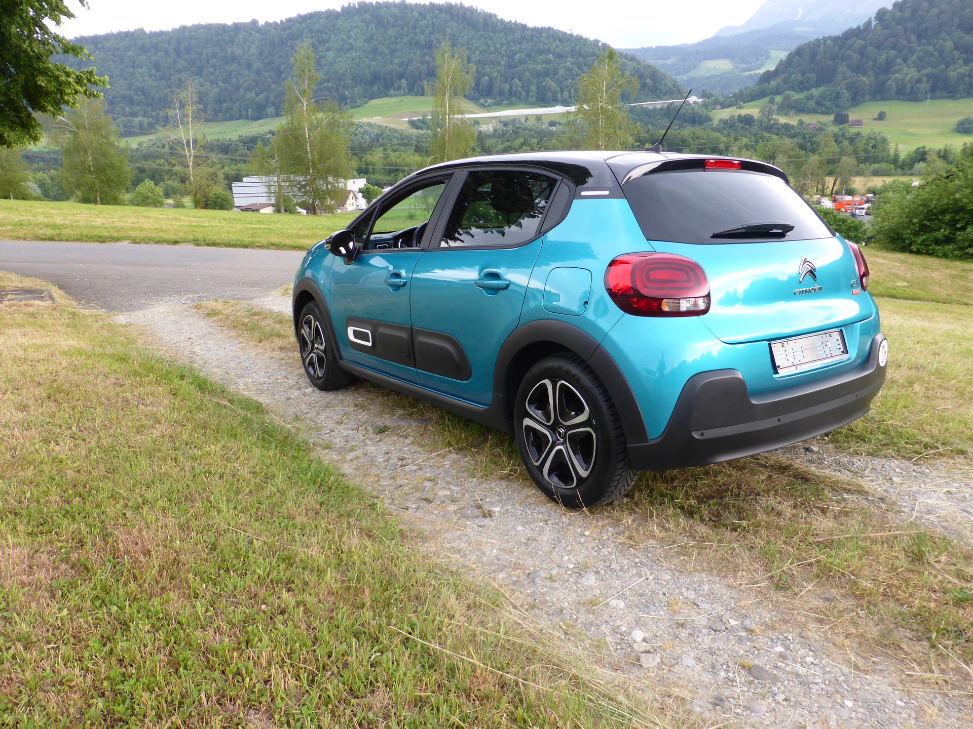 CITROEN C3 1.2i PureTech Swiss Edition-image-2