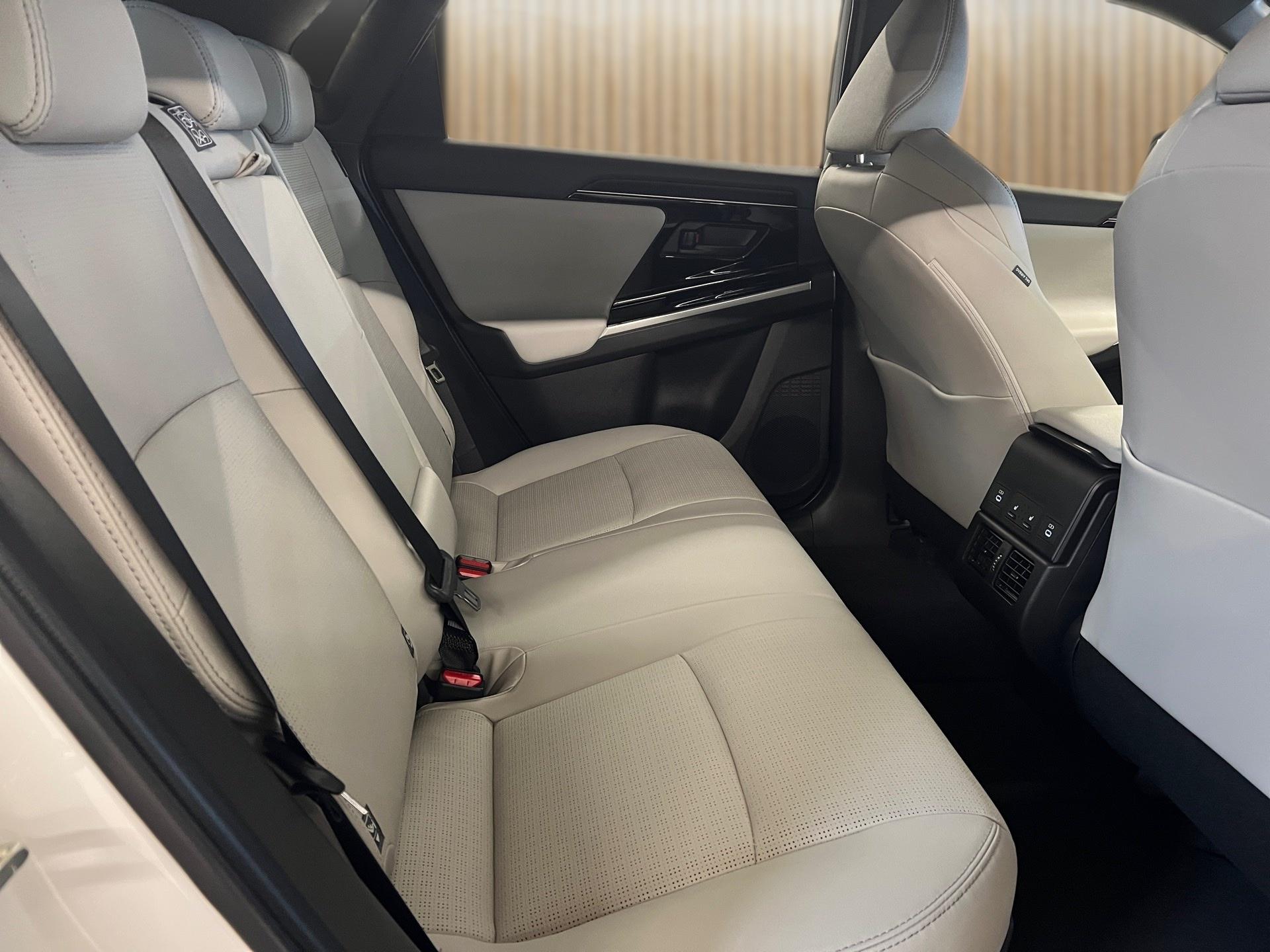 TOYOTA bZ4X Premium 71,4 kWh 4WD-image-12
