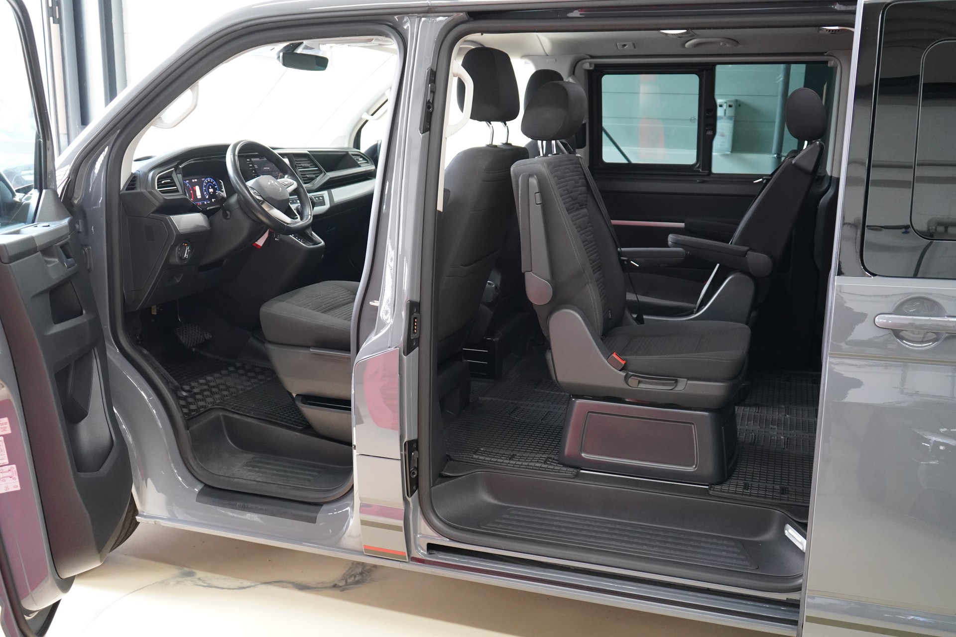 VW T6.1 Multivan 2.0 TDI Liberty Edition DSG-image-18