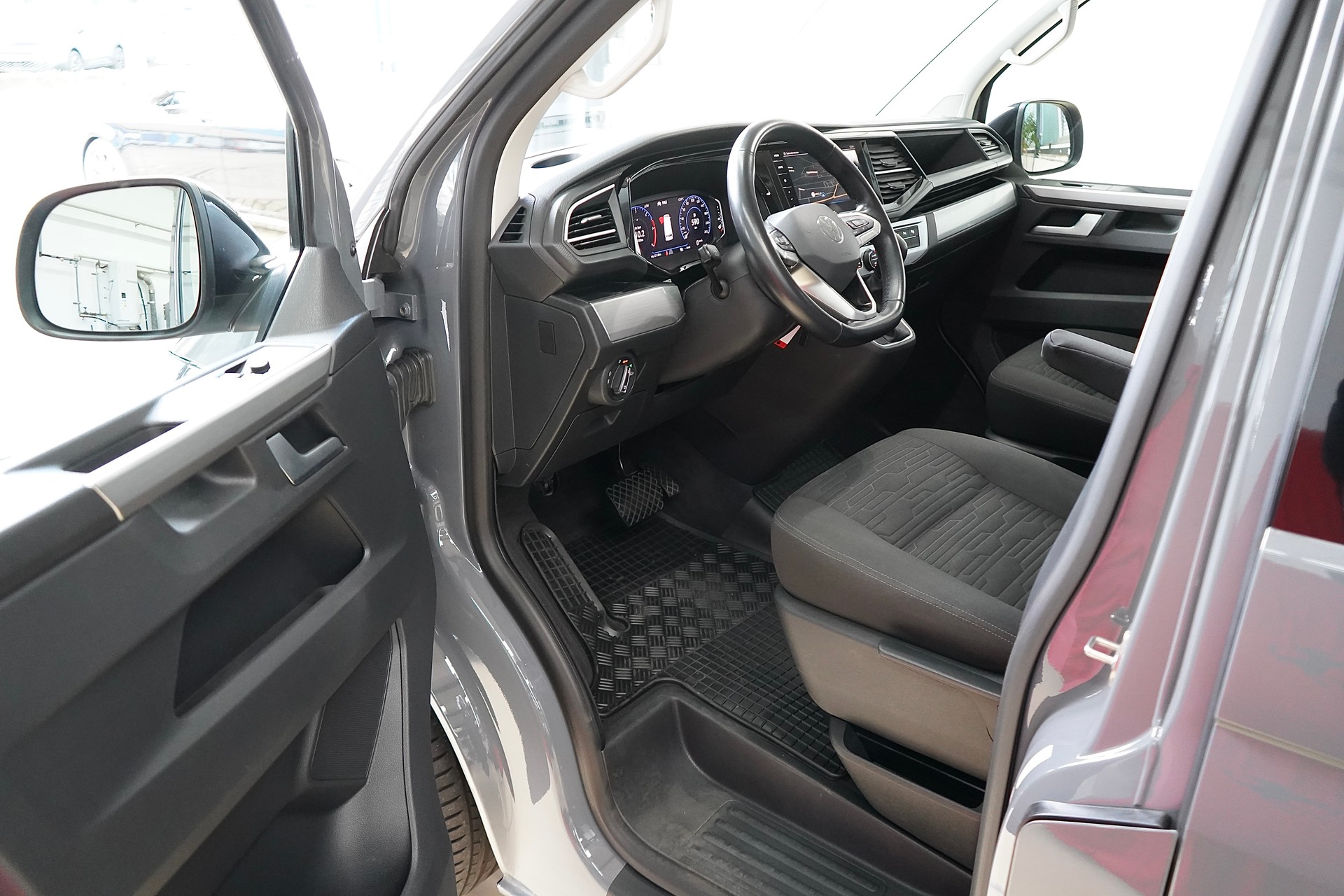 VW T6.1 Multivan 2.0 TDI Liberty Edition DSG-image-11