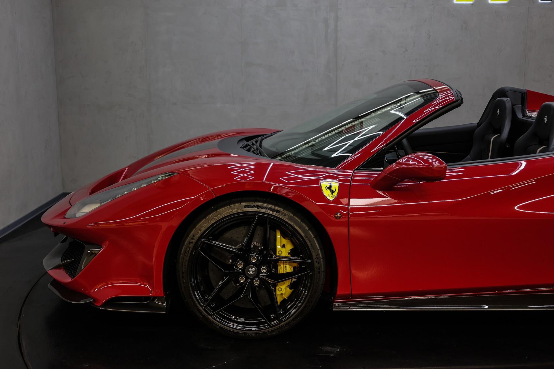 FERRARI 488 Pista Spider-image-5