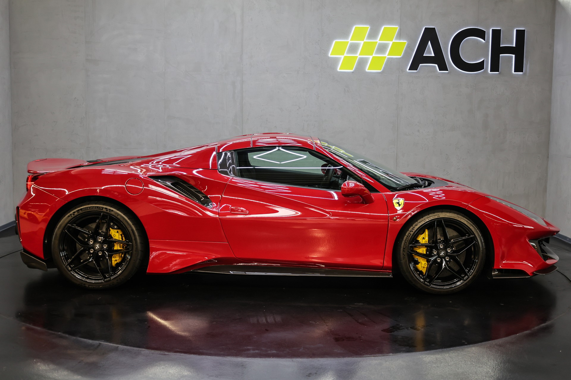 FERRARI 488 Pista Spider-image-23