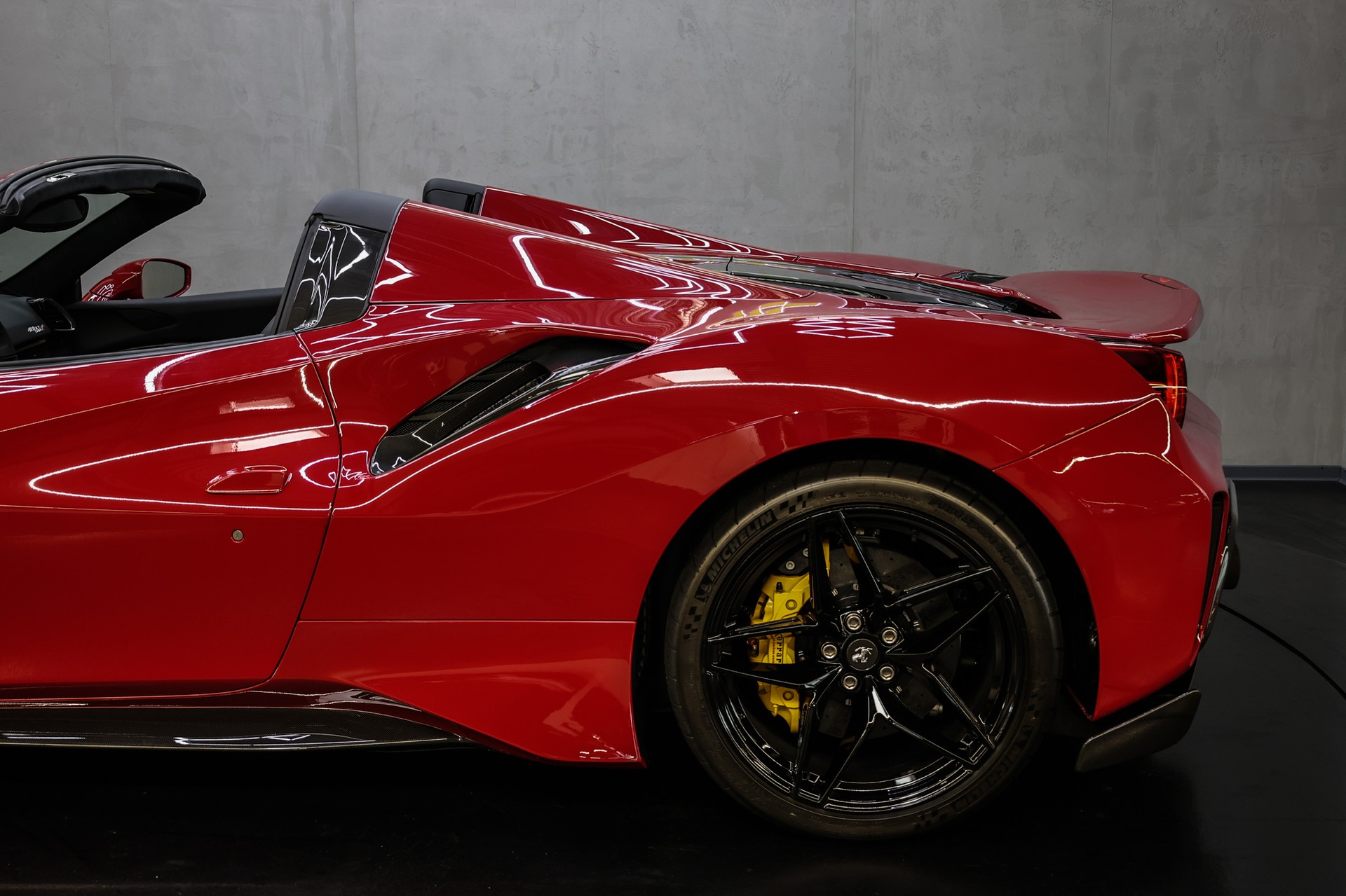 FERRARI 488 Pista Spider-image-6