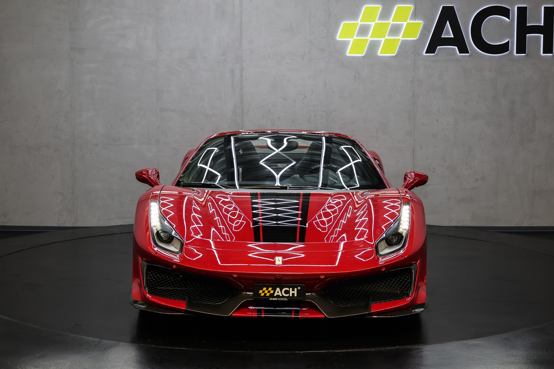 FERRARI 488 Pista Spider-showroom-element-1