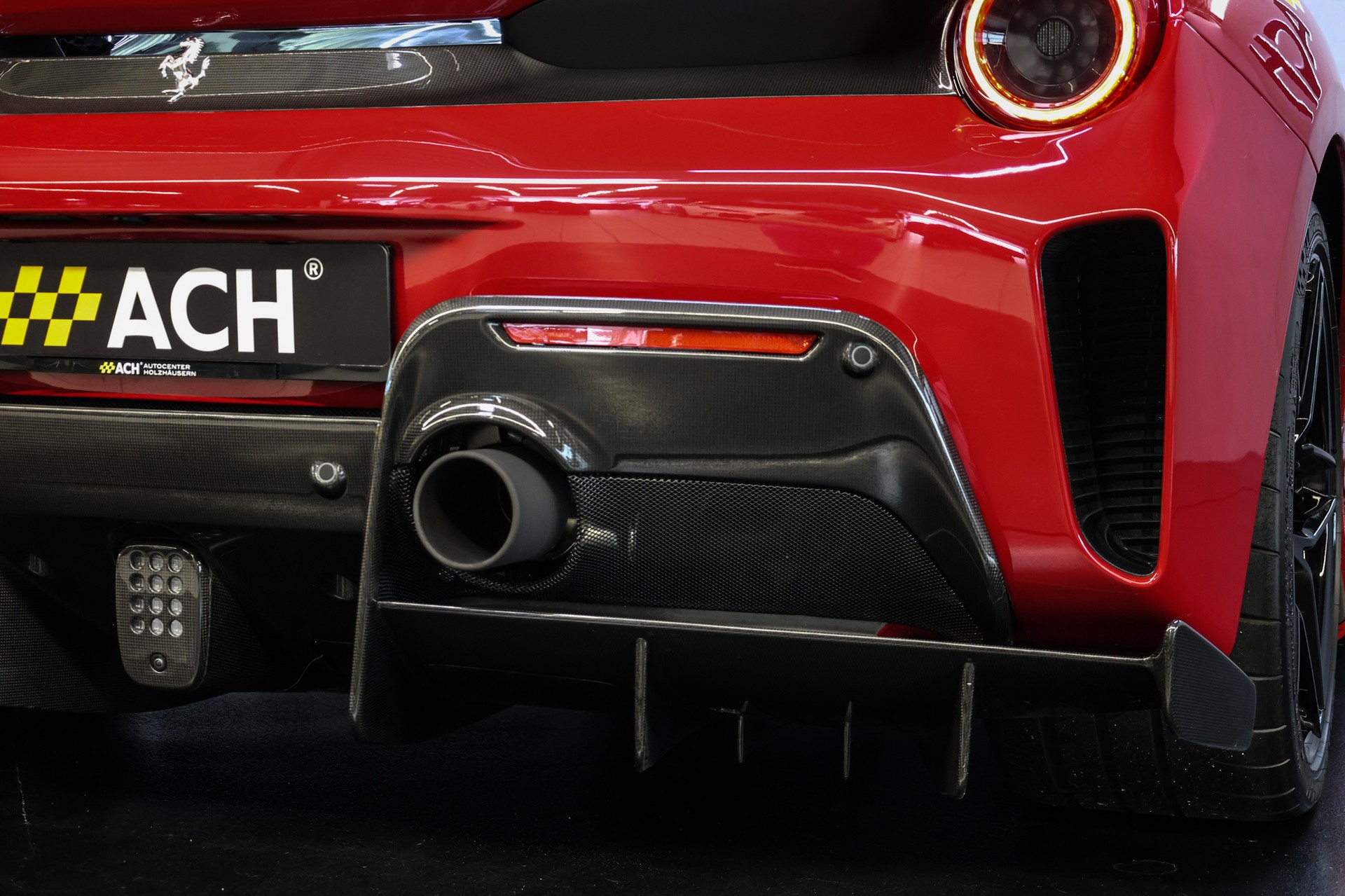 FERRARI 488 Pista Spider-image-14