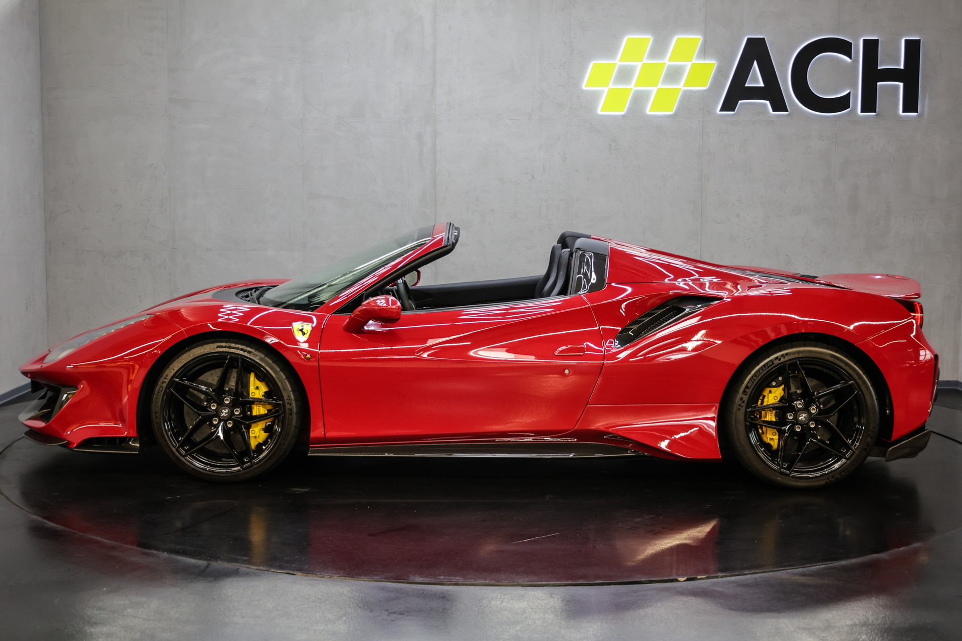 FERRARI 488 Pista Spider-showroom-element-3