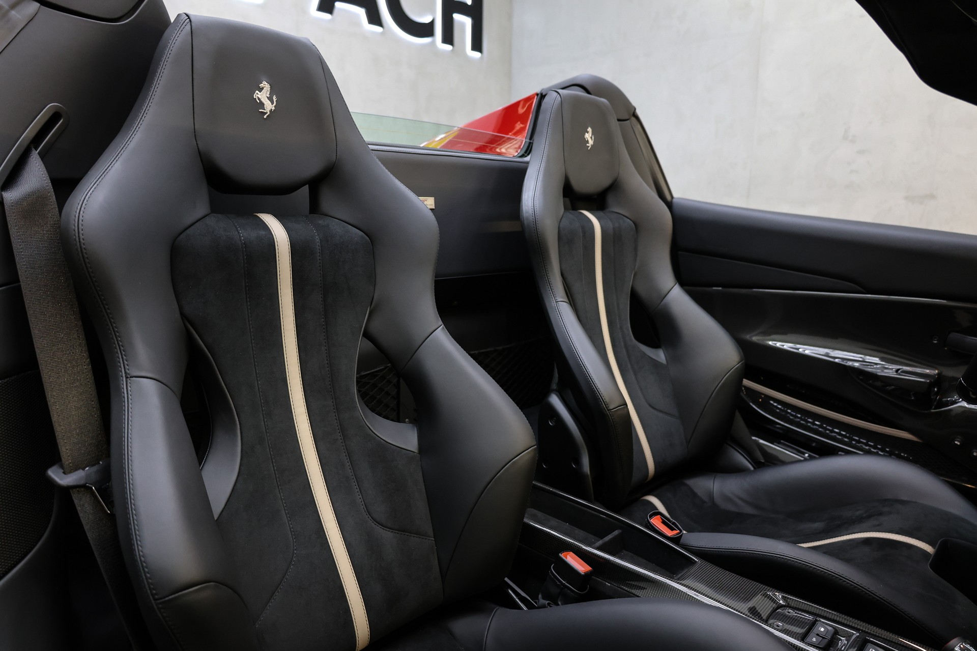 FERRARI 488 Pista Spider-image-37