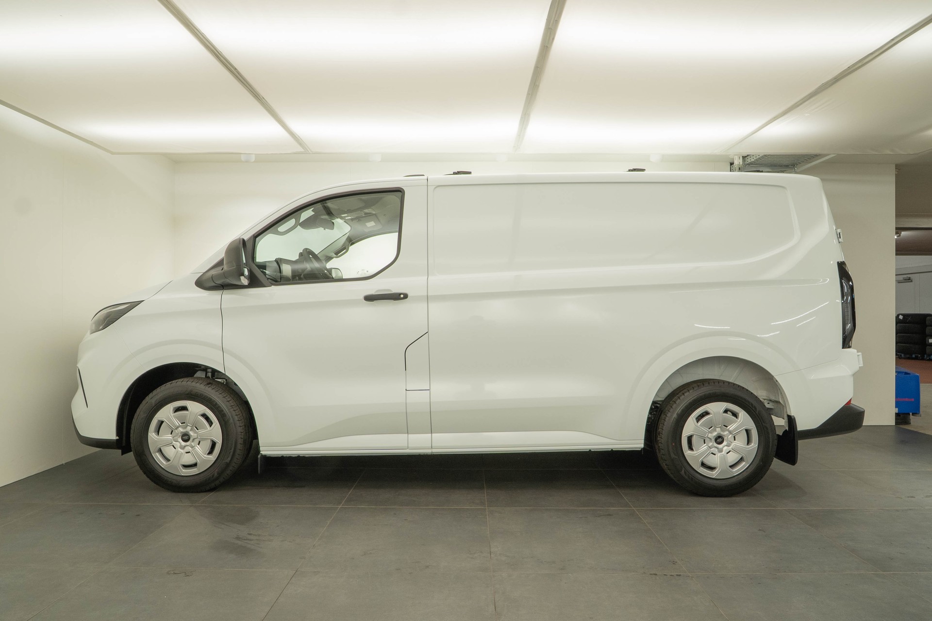 FORD Transit C Van 320 L1 2.0 EcoBlue 136 Trend 4x4-showroom-element-2