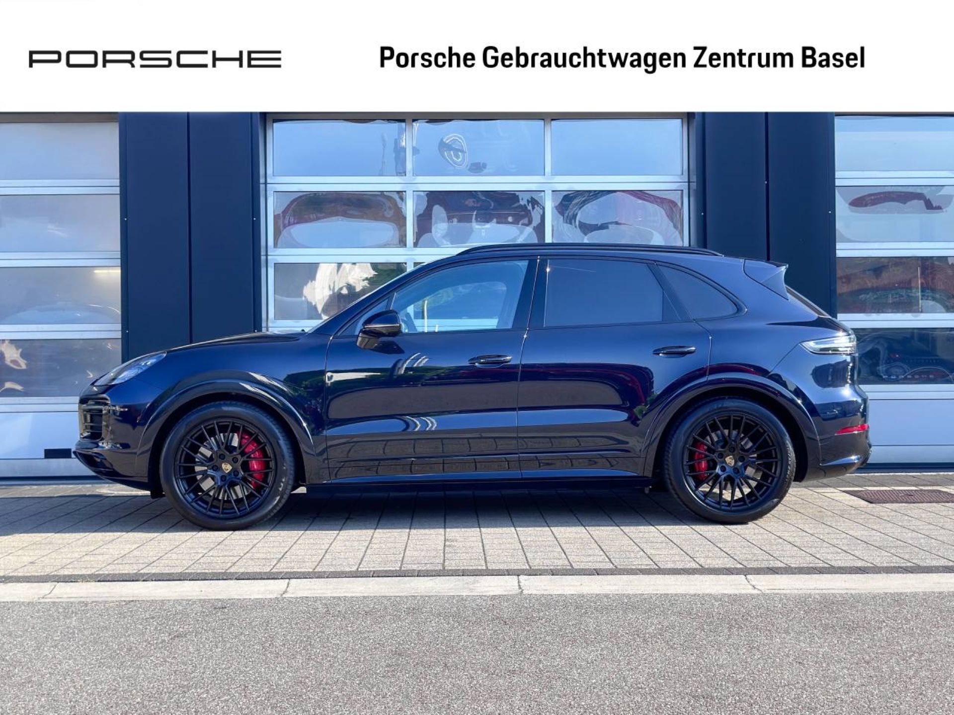 PORSCHE Cayenne GTS-showroom-element-1