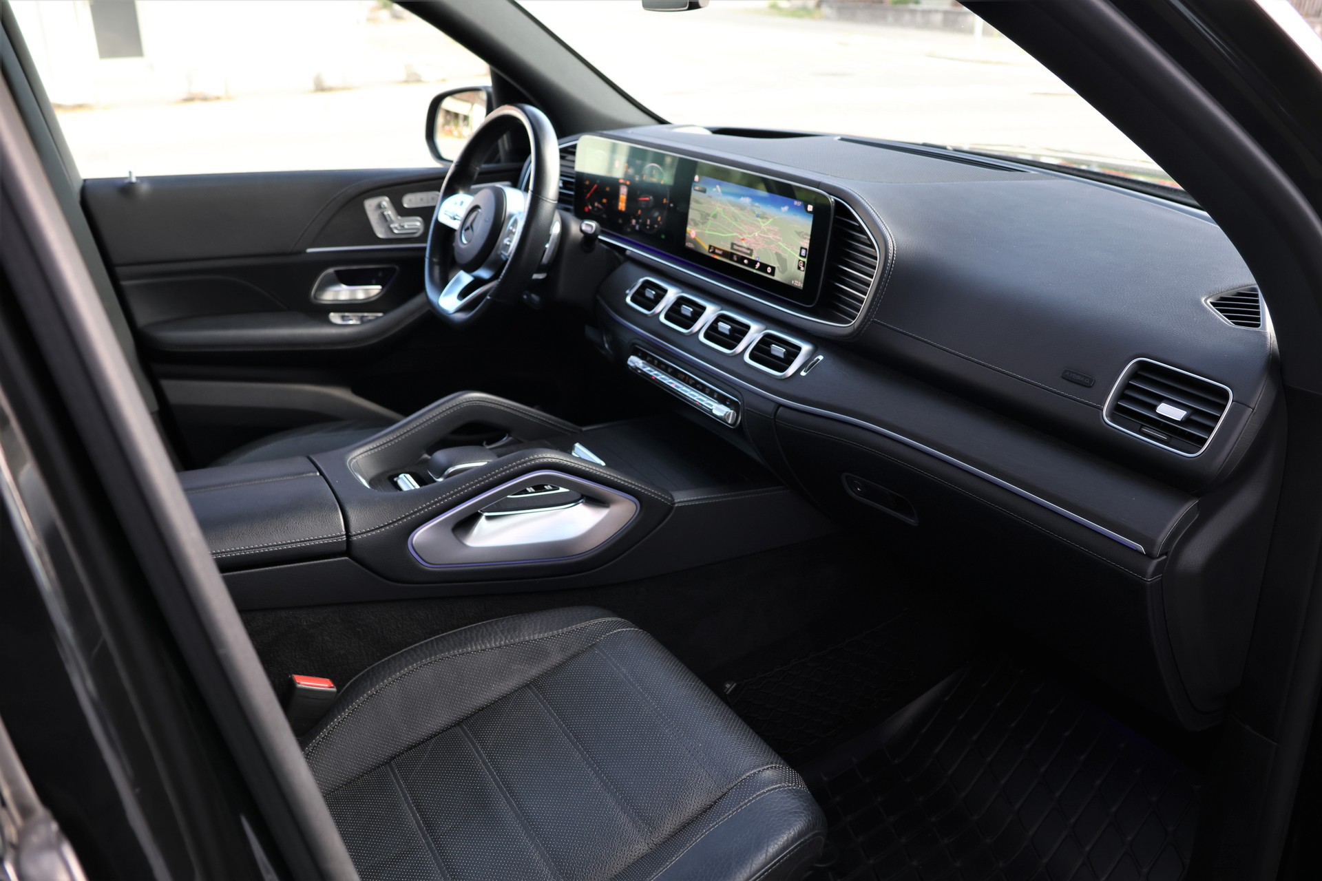 MERCEDES-BENZ GLS 400 d 4Matic AMG Line 9G-Tronic (CH) 7 Plätzer+ 3.5T AHK-image-19