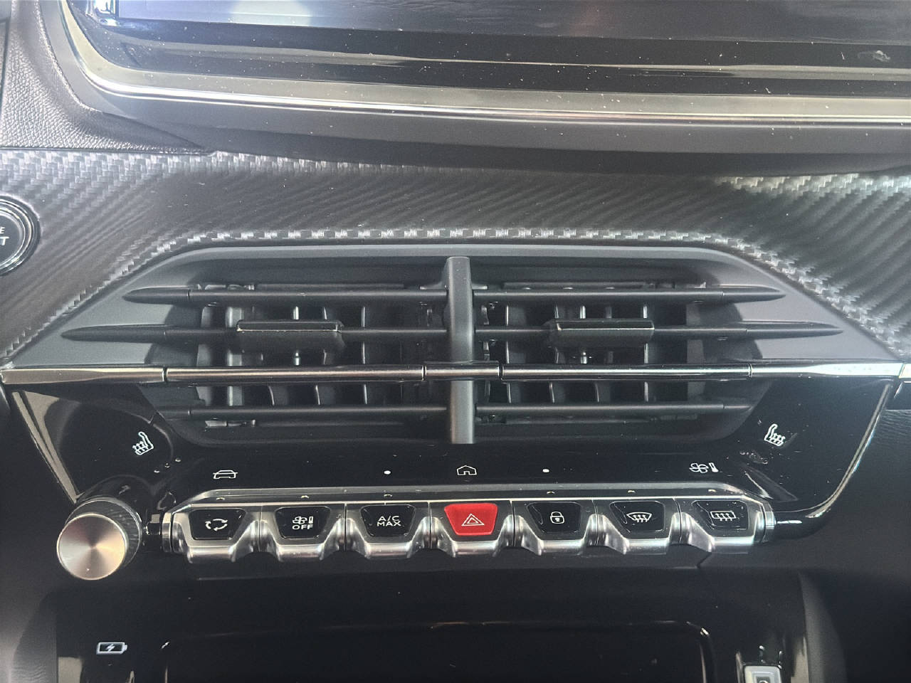 PEUGEOT 208 1.2 Hybrid 145 PS GT-image-17