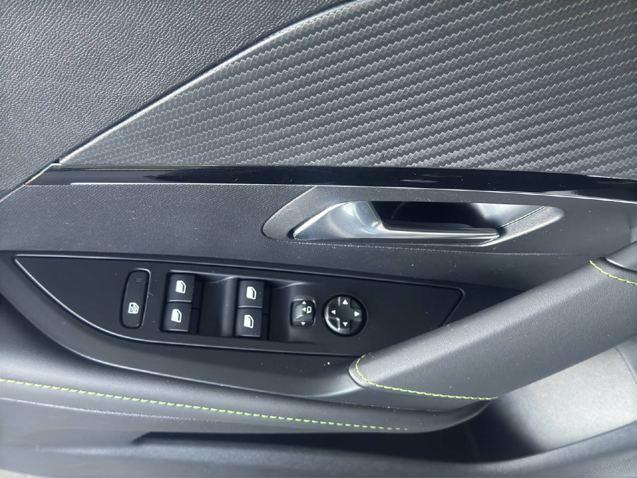 PEUGEOT 208 1.2 Hybrid 145 PS GT-image-20