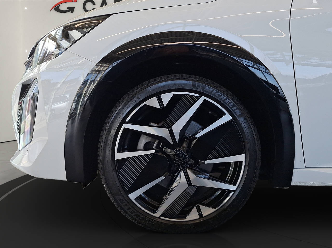 PEUGEOT 208 1.2 Hybrid 145 PS GT-showroom-element-3