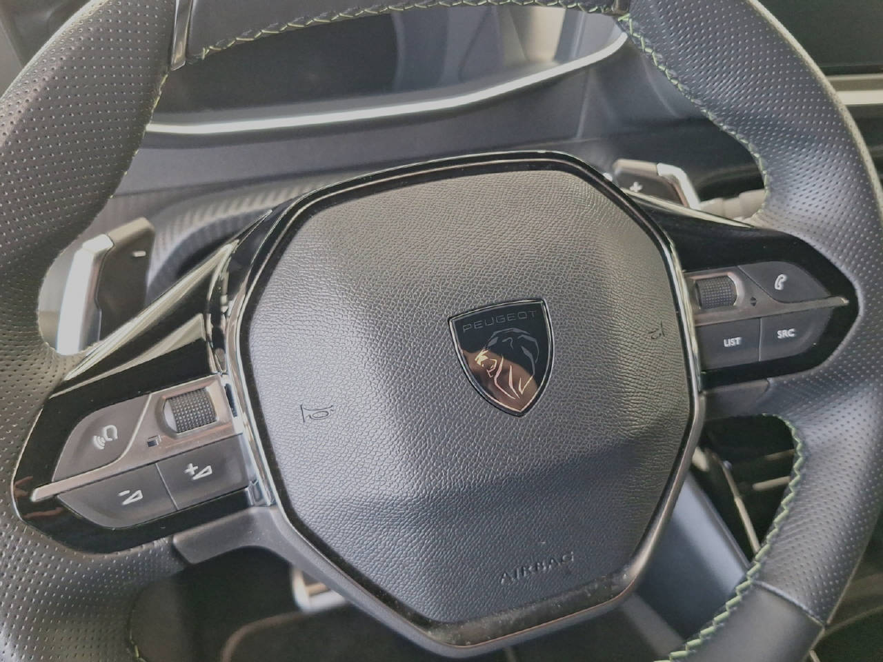 PEUGEOT 208 1.2 Hybrid 145 PS GT-image-9