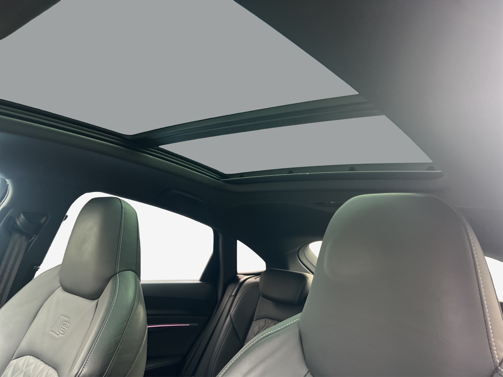 AUDI e-tron 55 Sportback S Line quattro-image-15