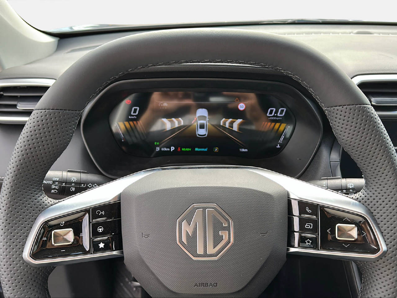 MG ZS 1.5 Hybrid+ Luxury-image-9