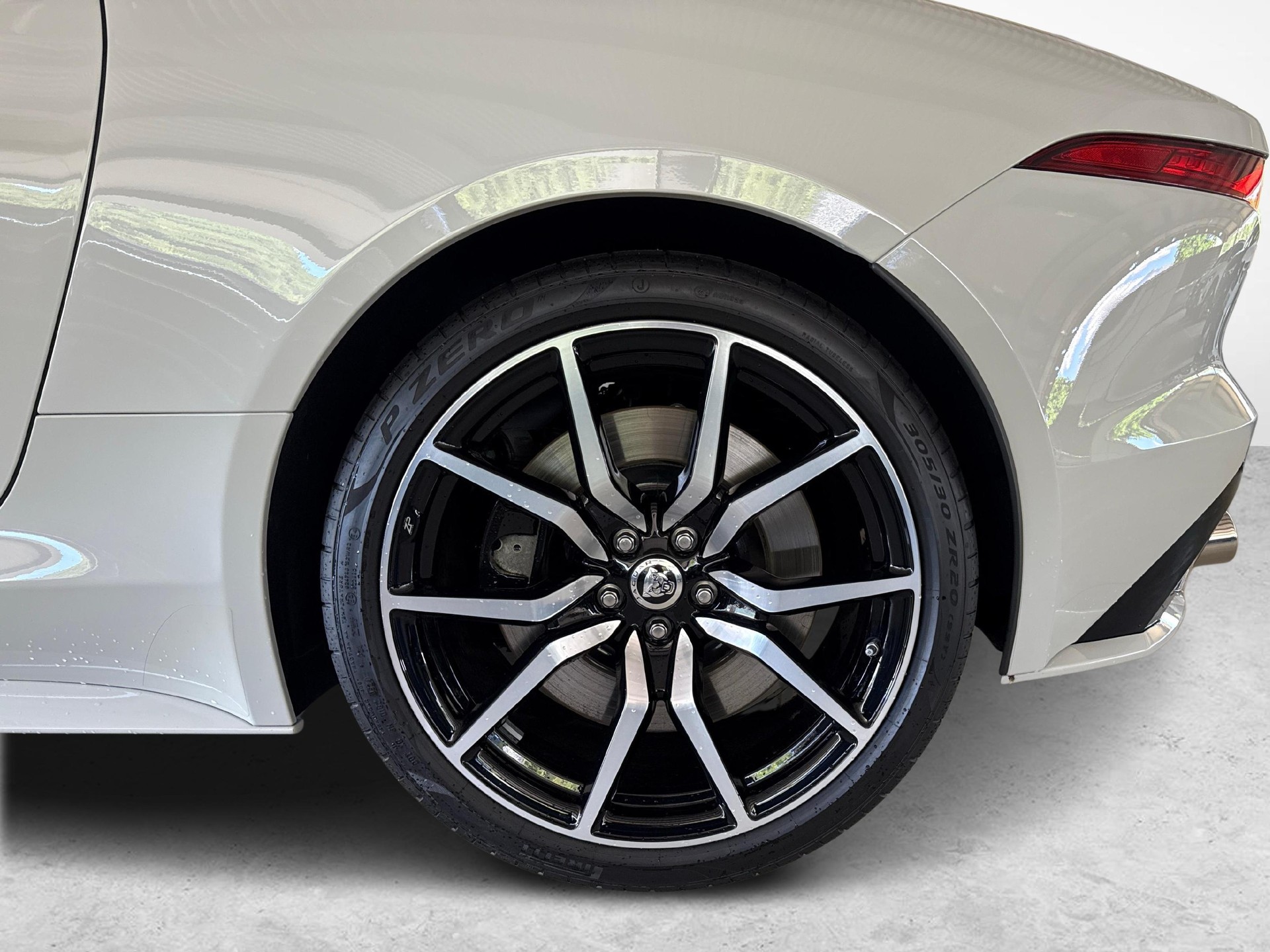 JAGUAR F-Type Coupé 5.0 V8 R AWD - Ruote invernali incluse-image-12