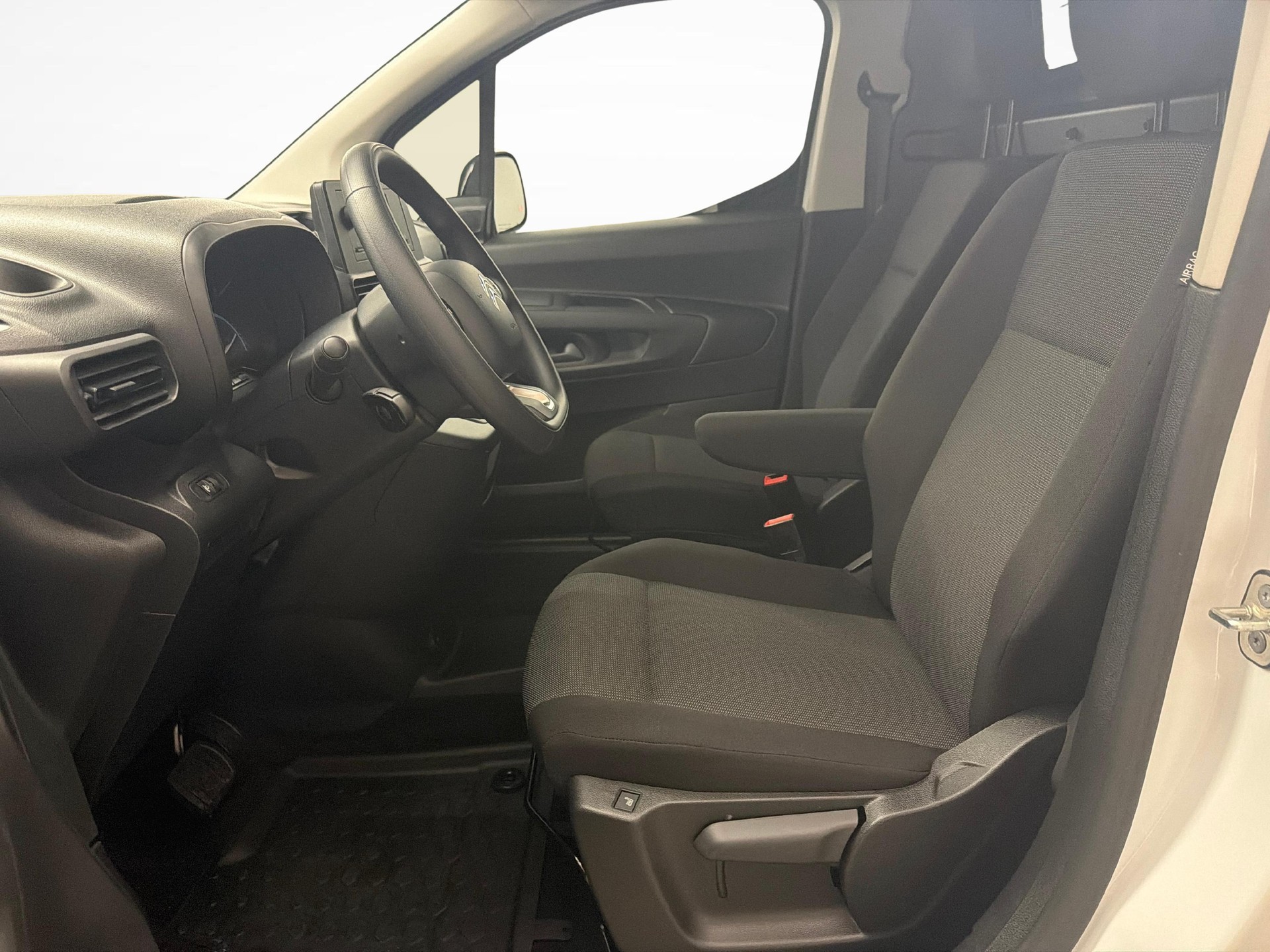 CITROEN e-Berlingo M erhöhte Nutzlast 50kWh Swiss Edition-image-10