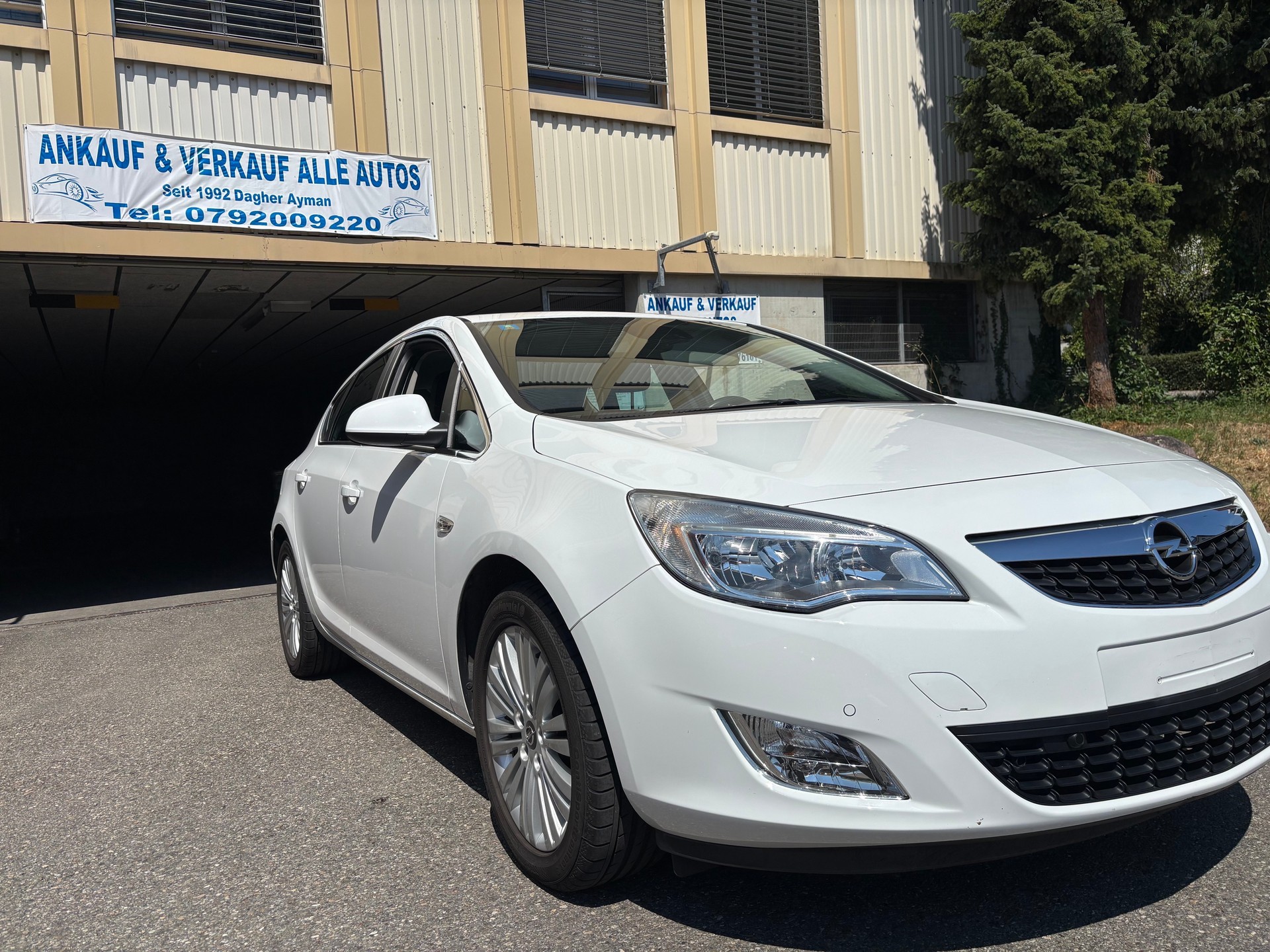 OPEL Astra 1.6i 16V Turbo Cosmo-image-1