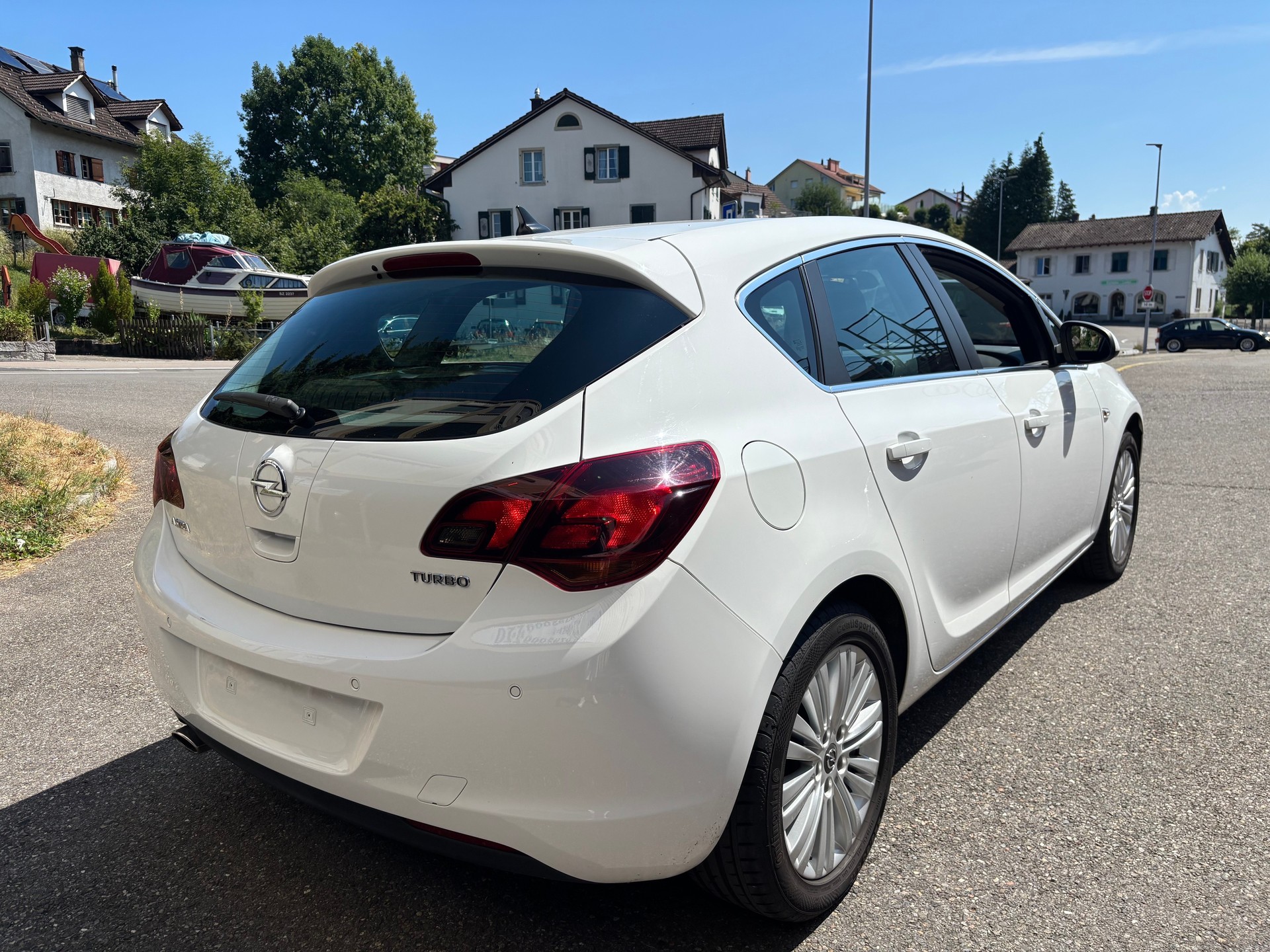 OPEL Astra 1.6i 16V Turbo Cosmo-image-3