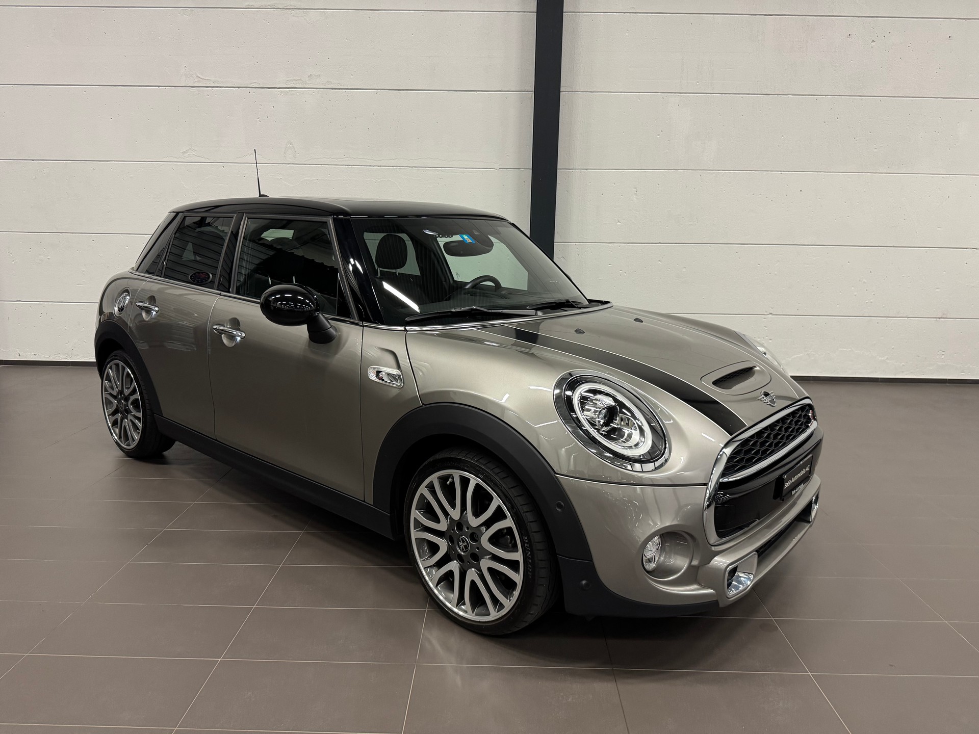 MINI Cooper S-showroom-element-3