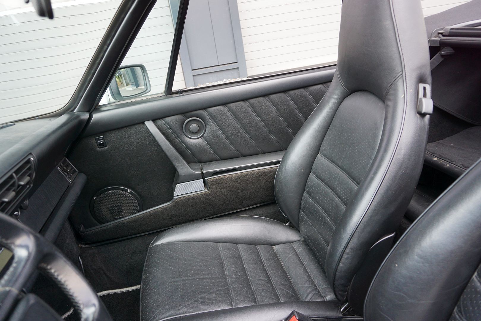 PORSCHE 911 Carrera Cabrio-image-22