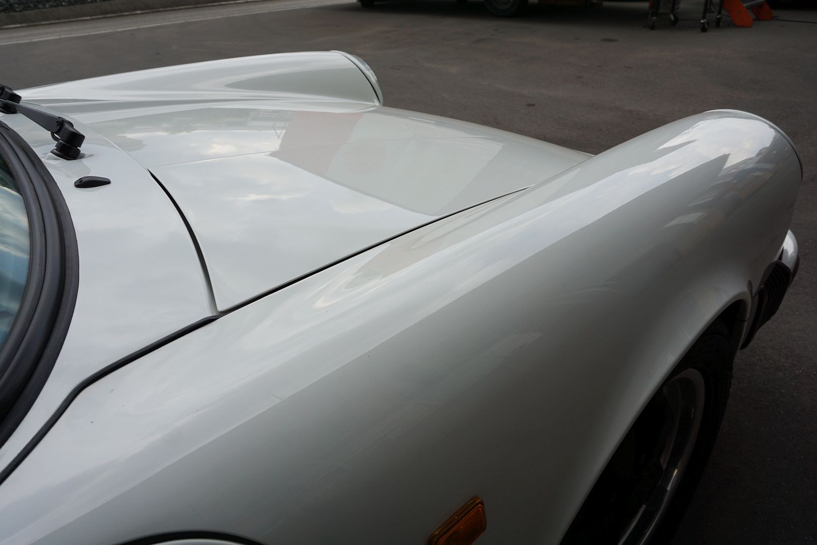 PORSCHE 911 Carrera Cabrio-image-14