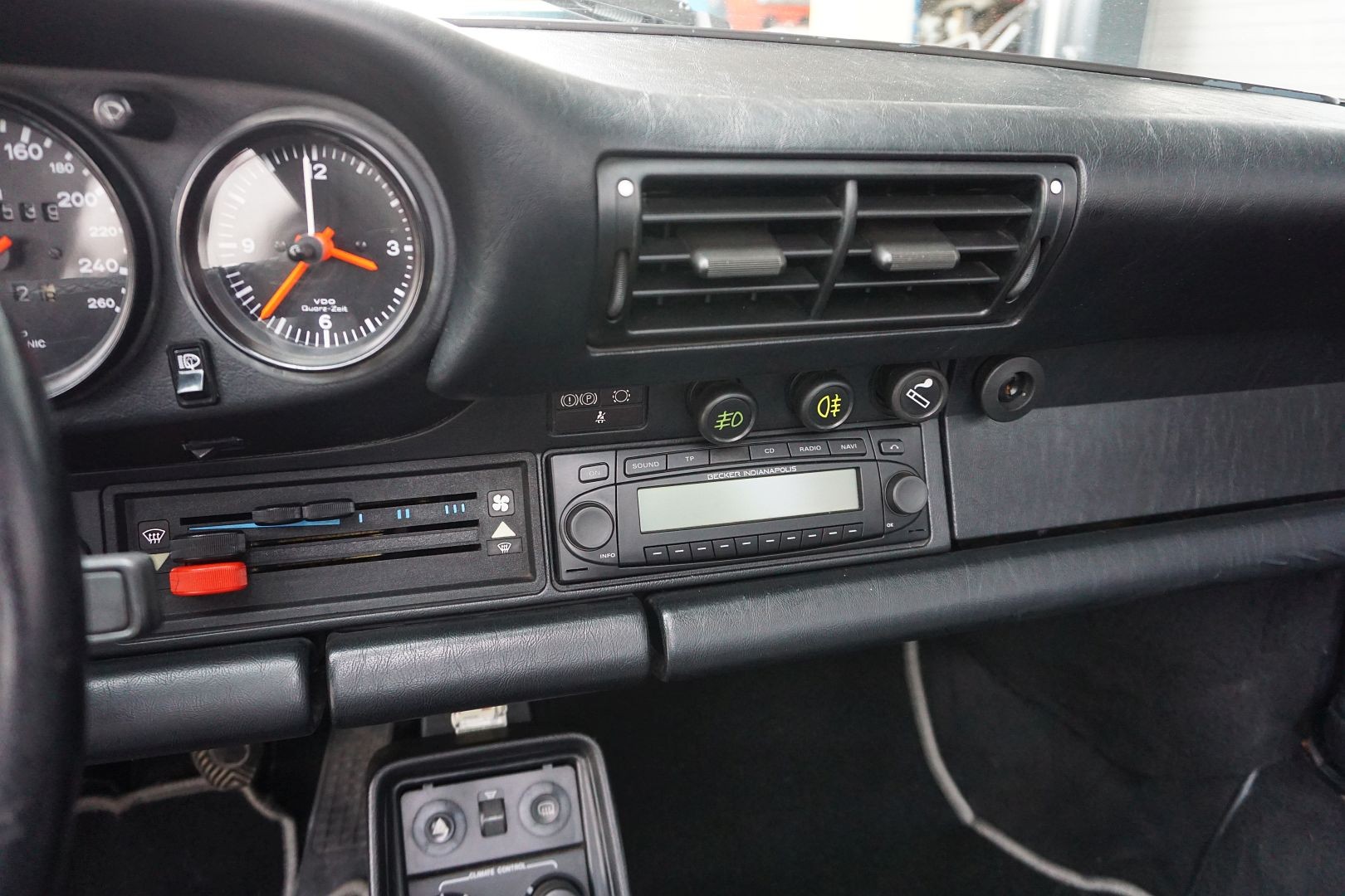 PORSCHE 911 Carrera Cabrio-image-20