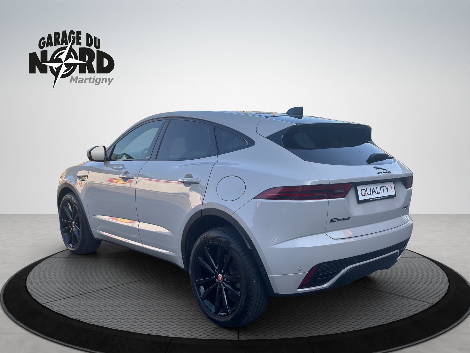JAGUAR E-Pace 1.5 P300e R-Dynamic AWD SE-showroom-element-3