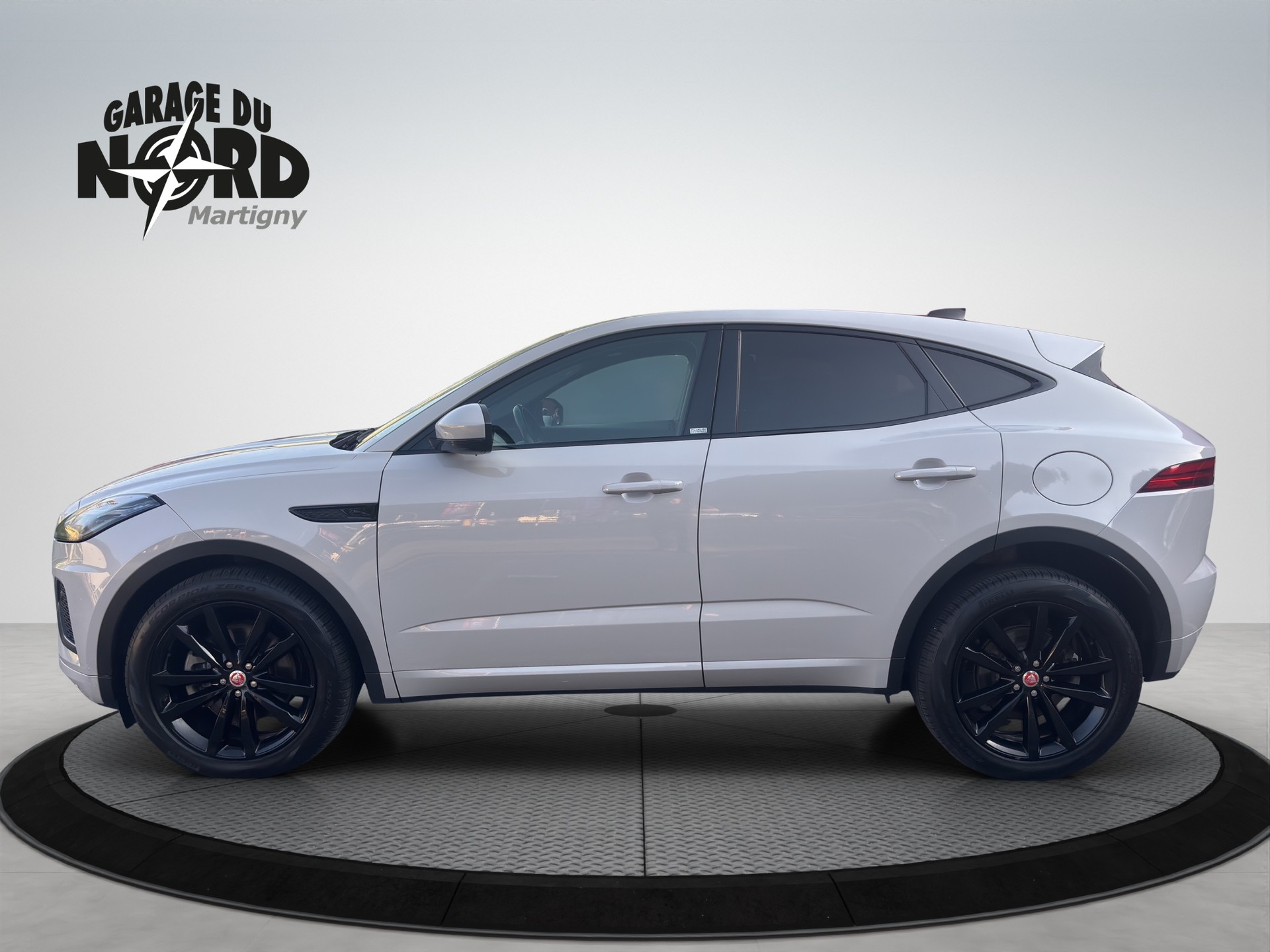 JAGUAR E-Pace 1.5 P300e R-Dynamic AWD SE-showroom-element-2
