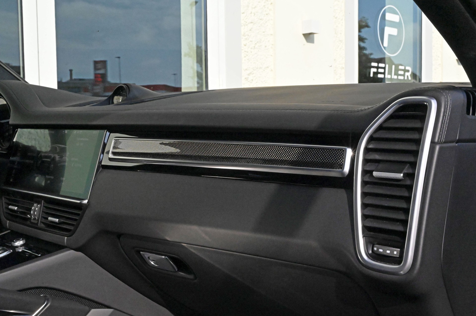 PORSCHE Cayenne Turbo-image-26