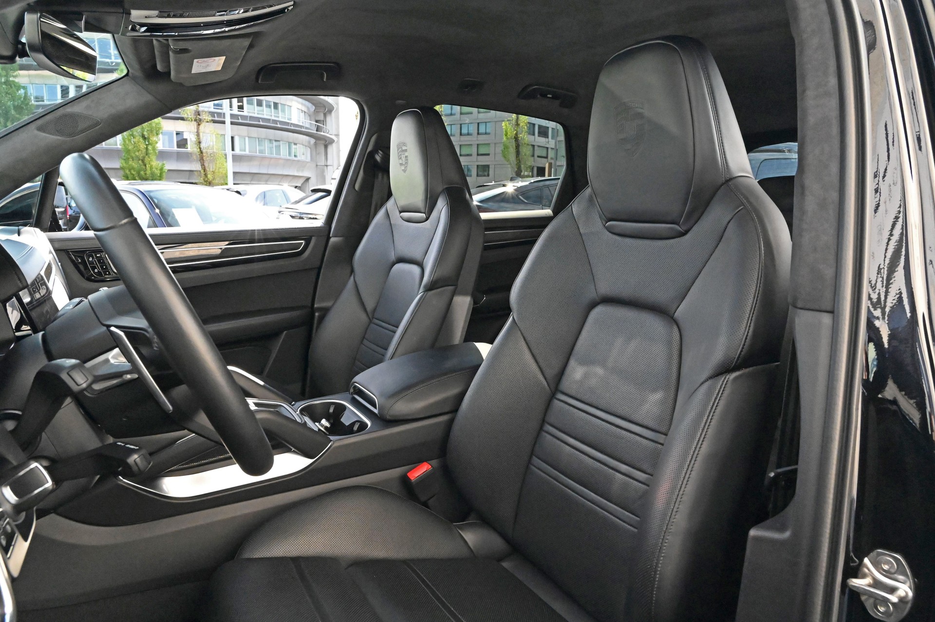 PORSCHE Cayenne Turbo-image-11