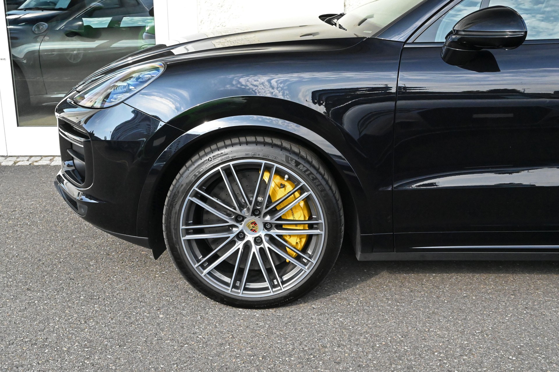 PORSCHE Cayenne Turbo-image-4